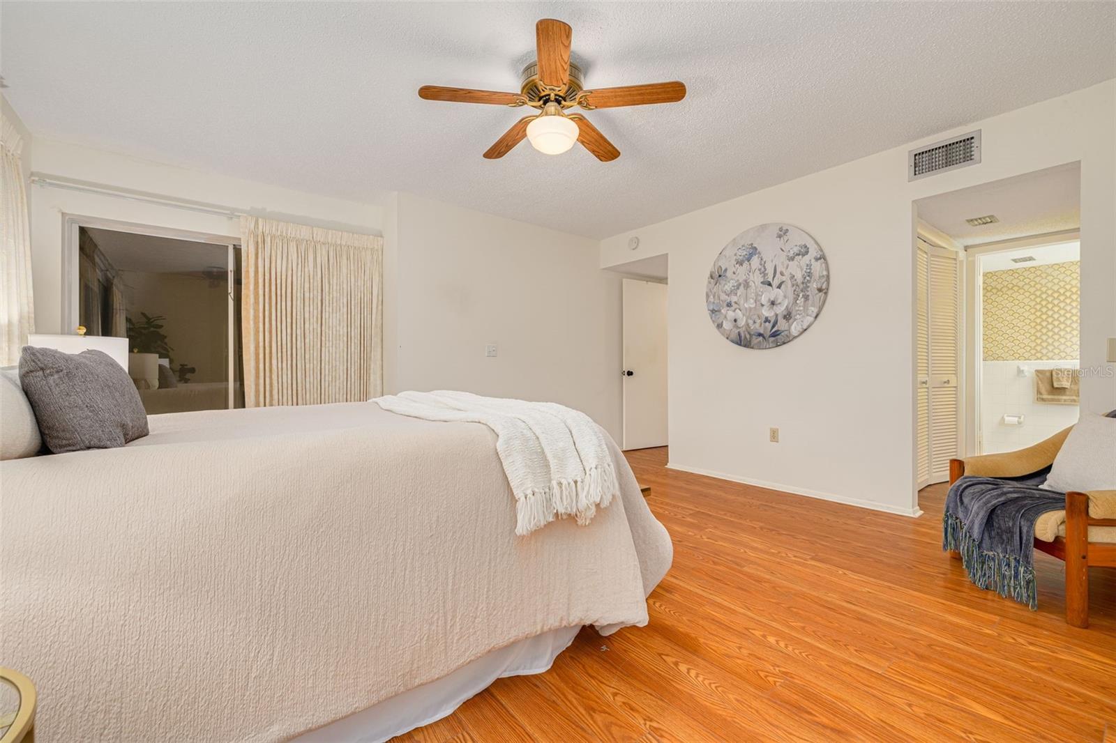 2101 SUNSET POINT RD #1305