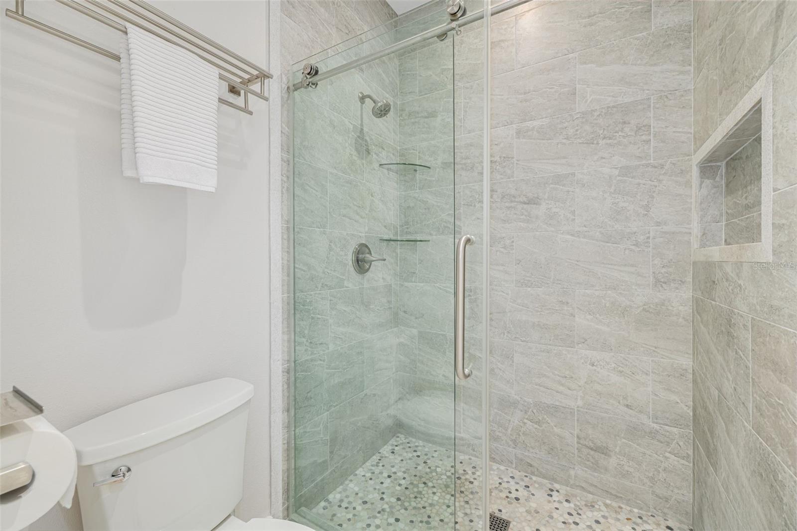 946 HIGHLAND AVE #8