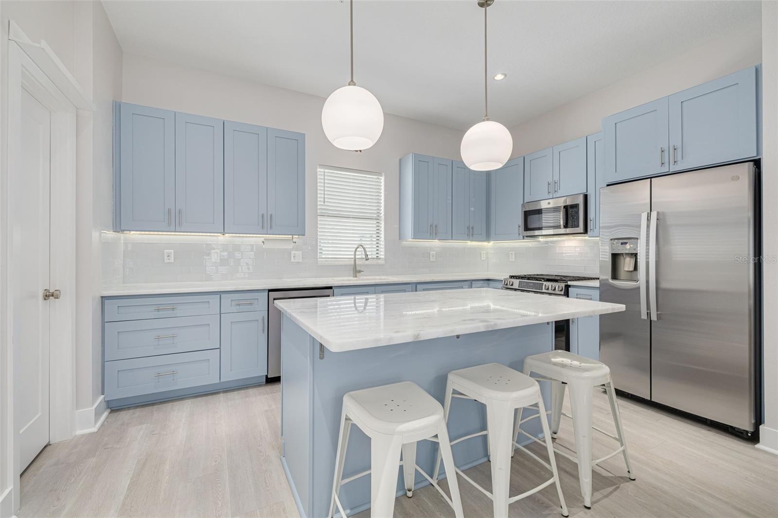 946 HIGHLAND AVE #8