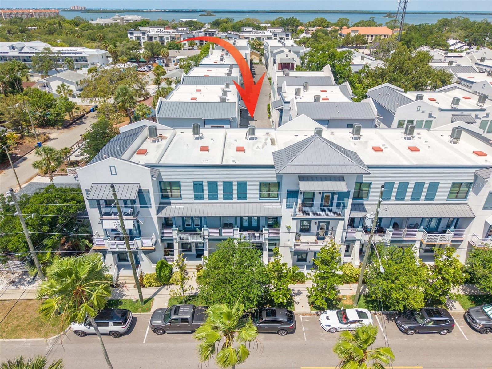946 HIGHLAND AVE #8