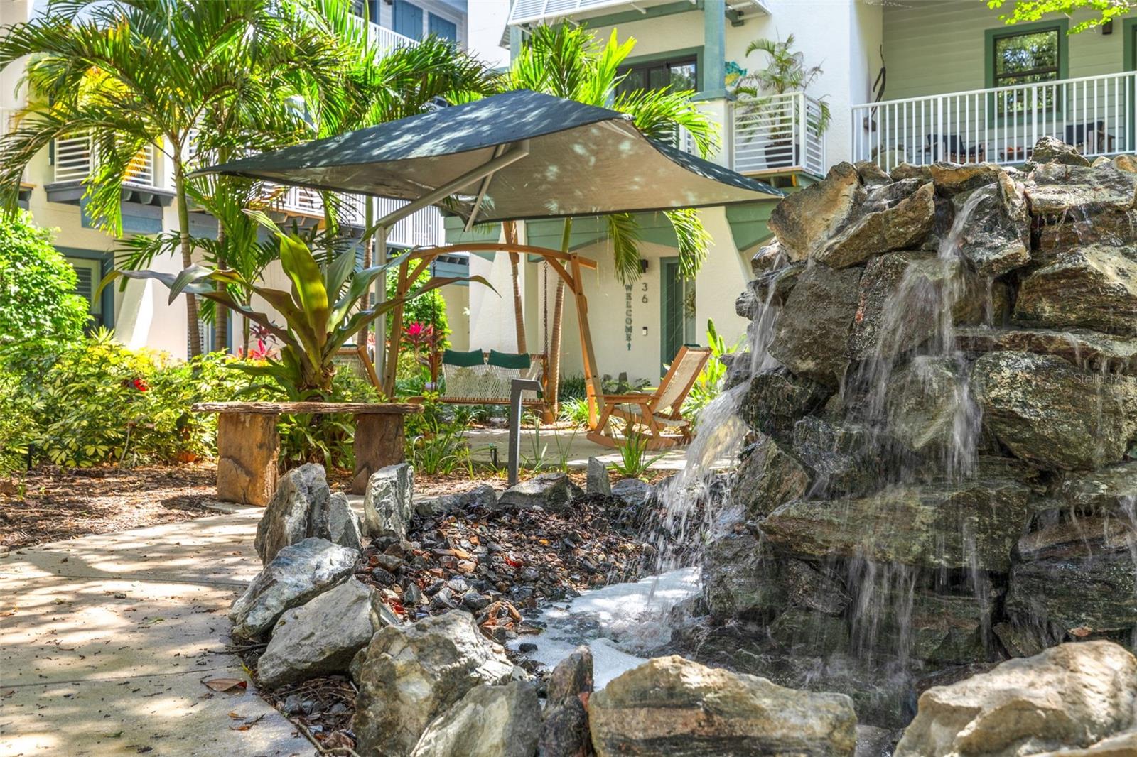 946 HIGHLAND AVE #8