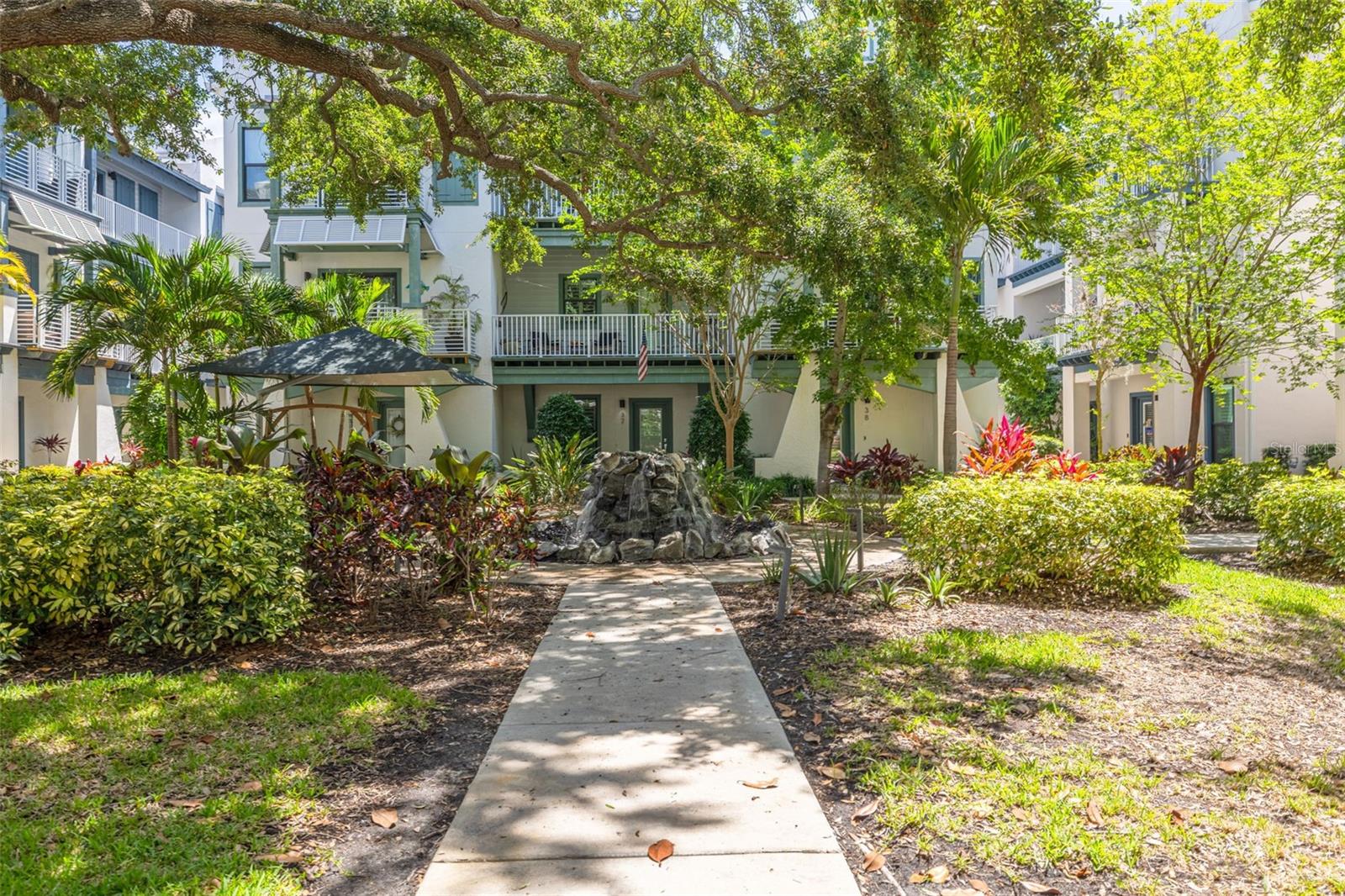 946 HIGHLAND AVE #8