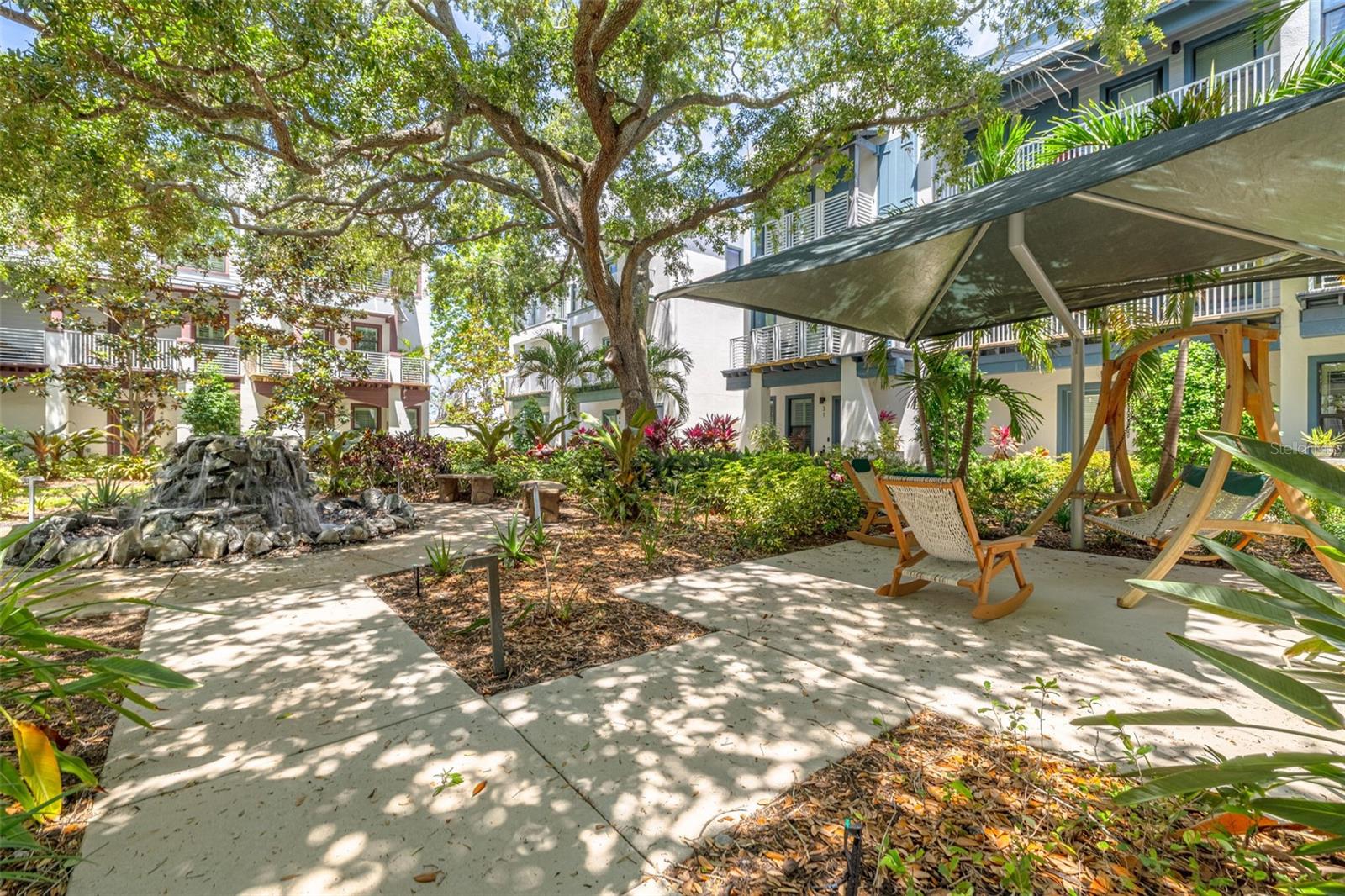 946 HIGHLAND AVE #8
