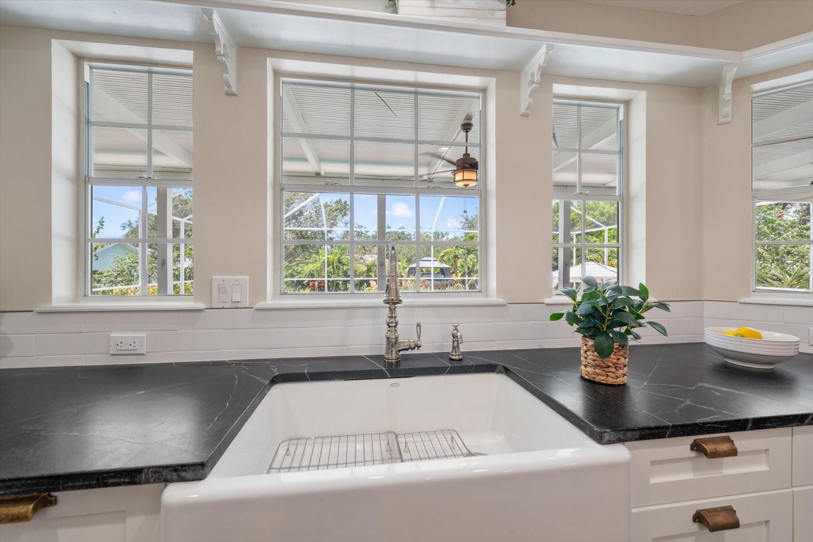 1924 DUNLOE CIR
