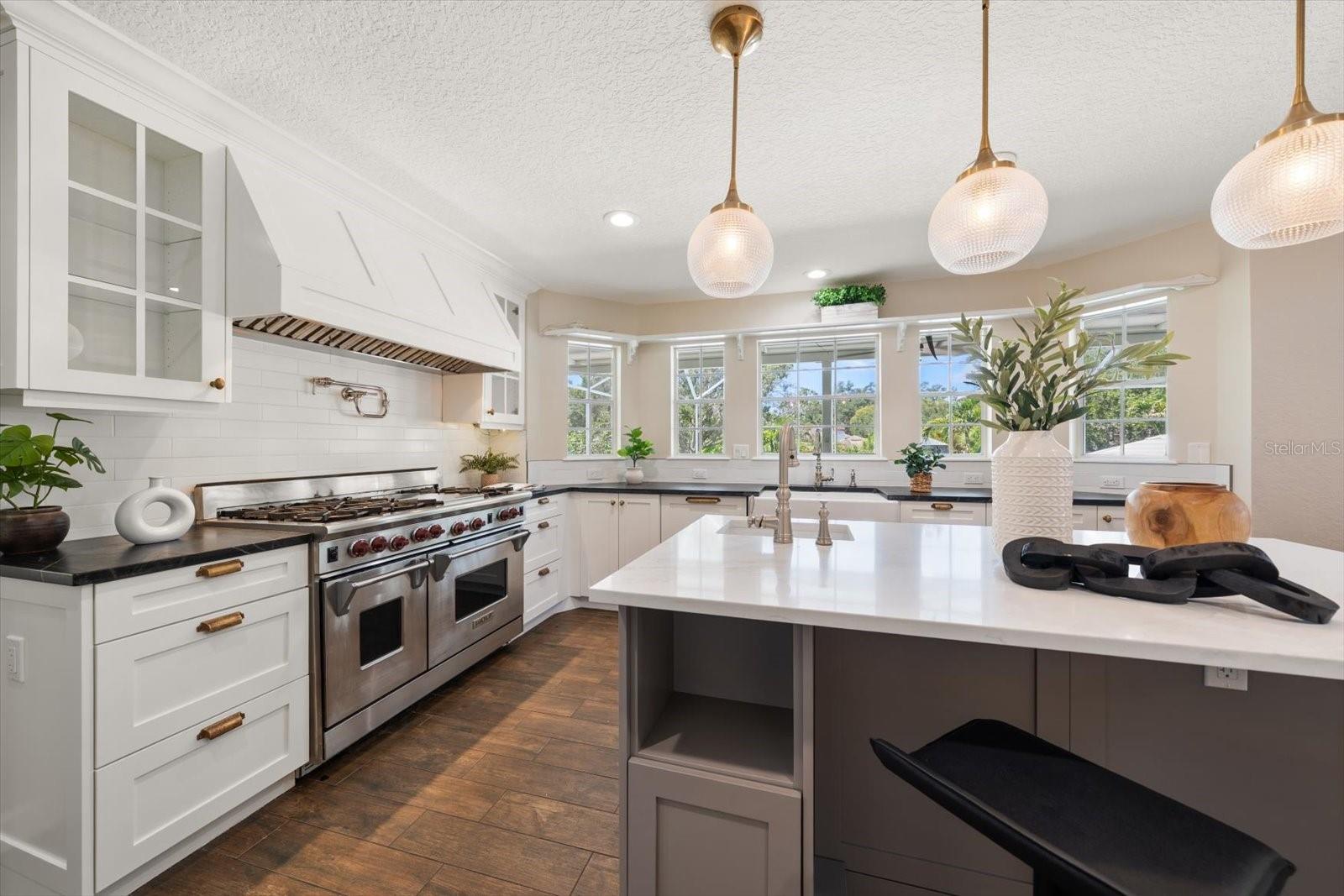 1924 DUNLOE CIR
