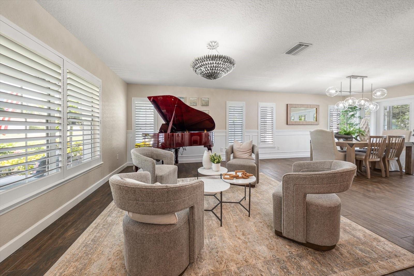 1924 DUNLOE CIR