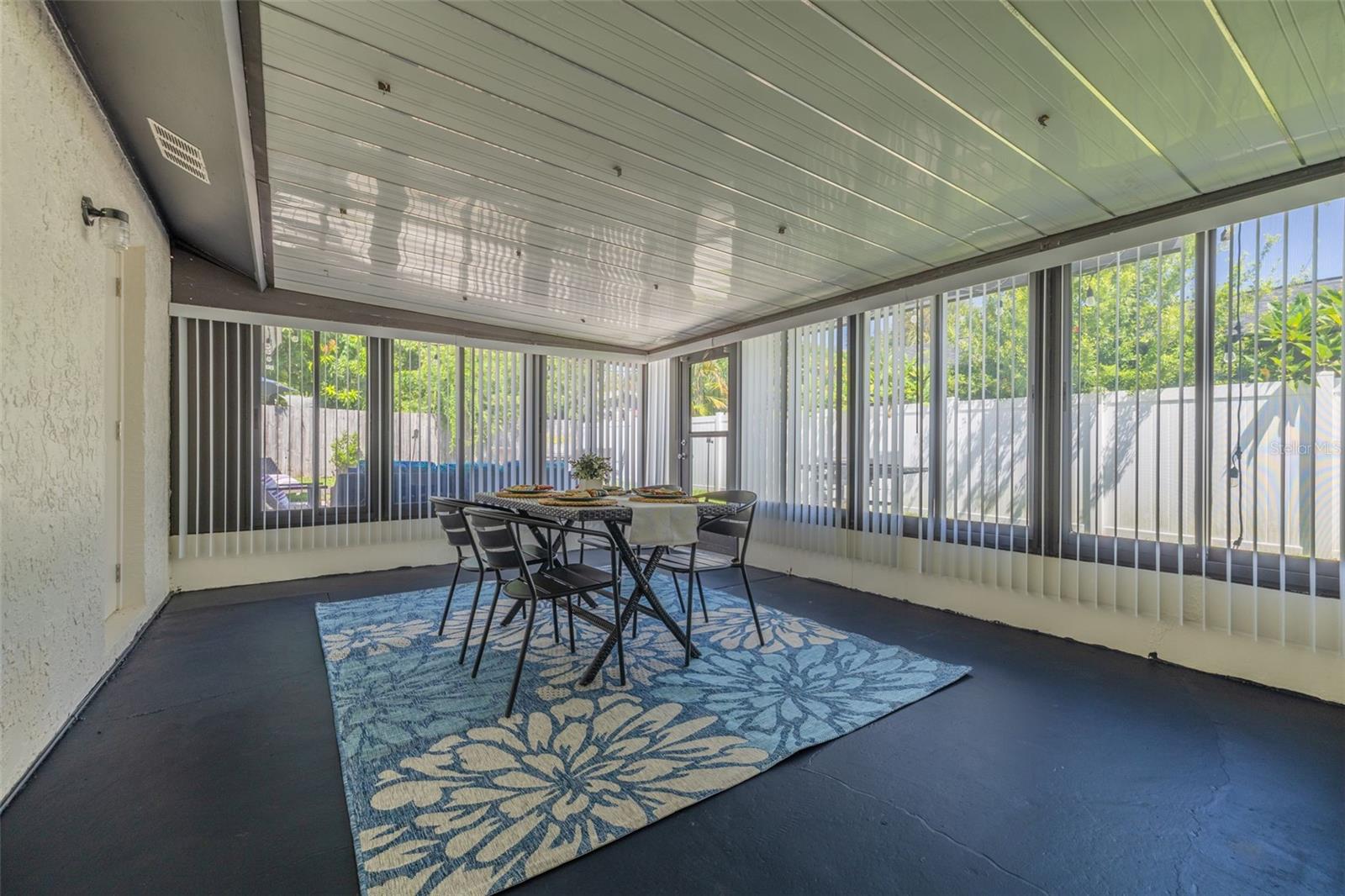 3160 CHAMBLEE LN