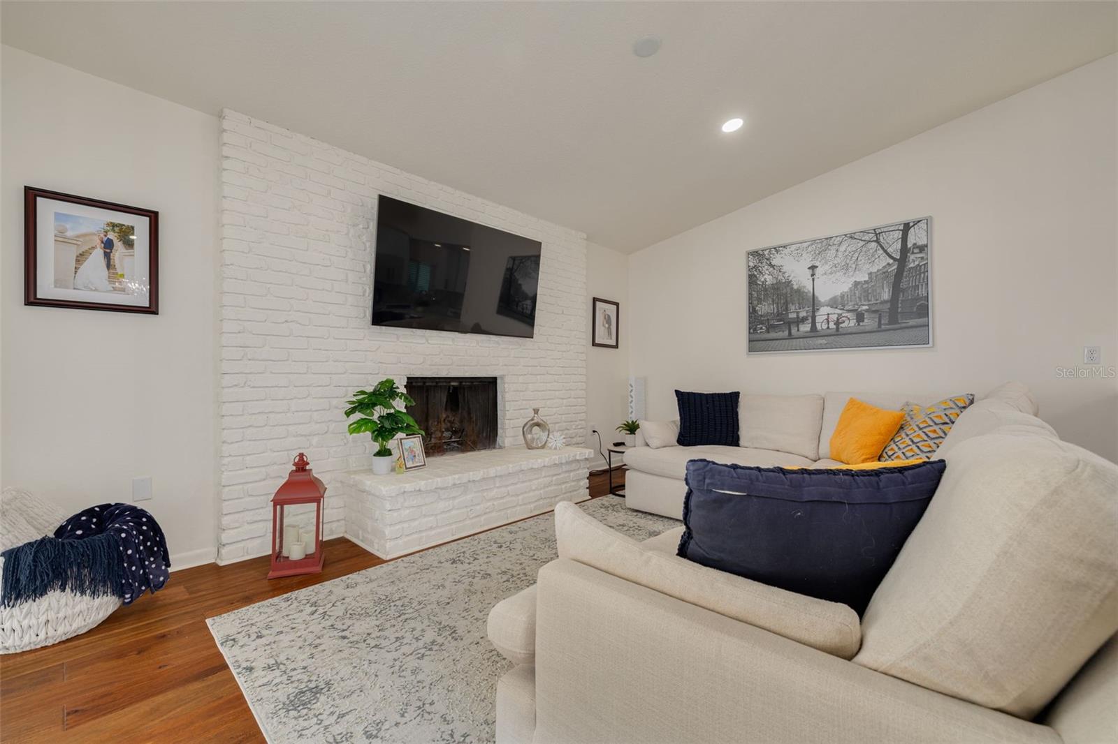 3160 CHAMBLEE LN