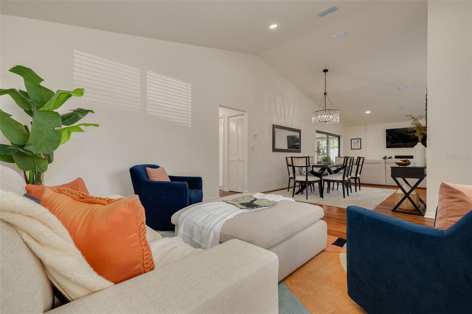 3160 CHAMBLEE LN