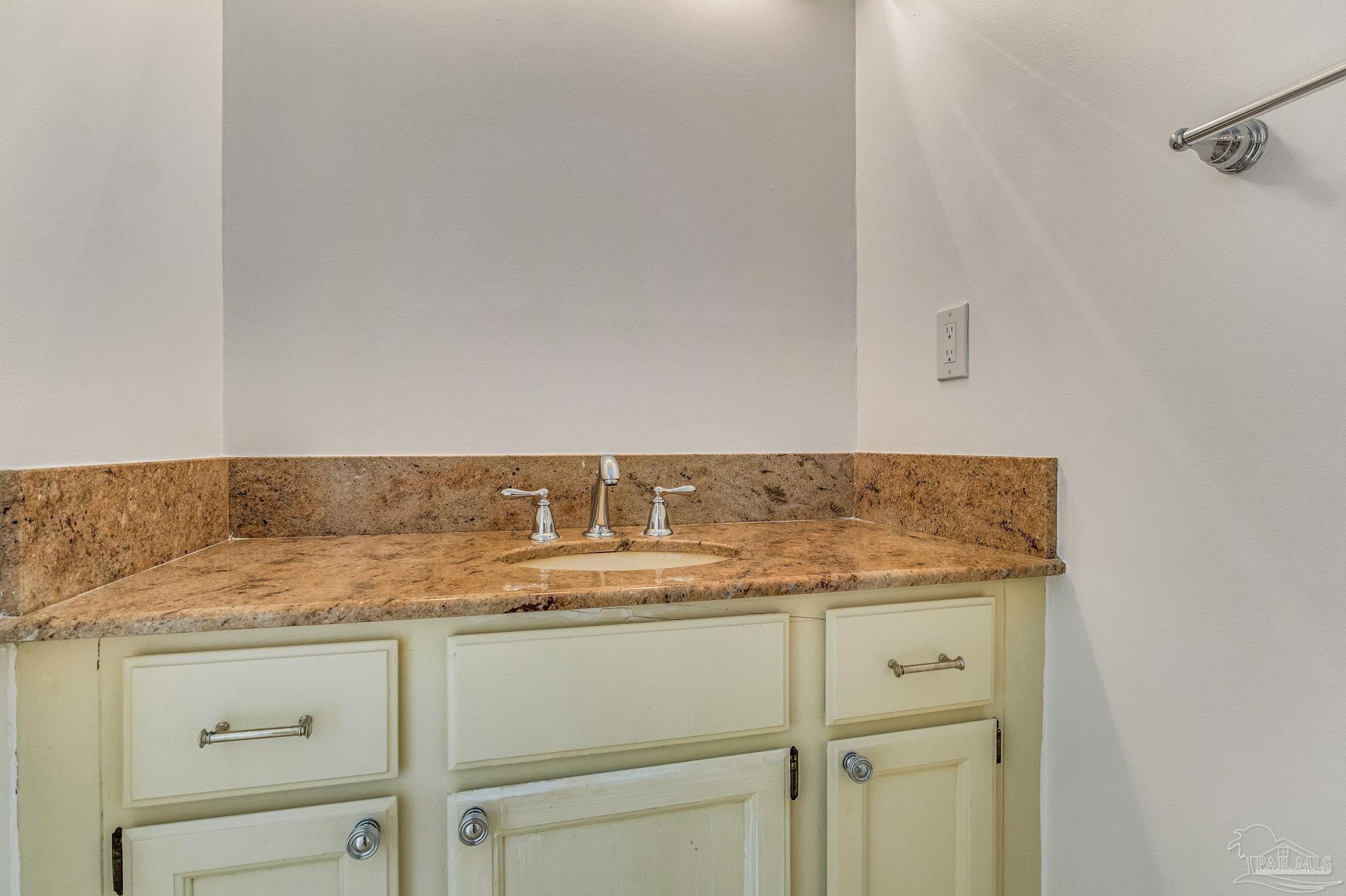 534 E Zarragossa St # 8