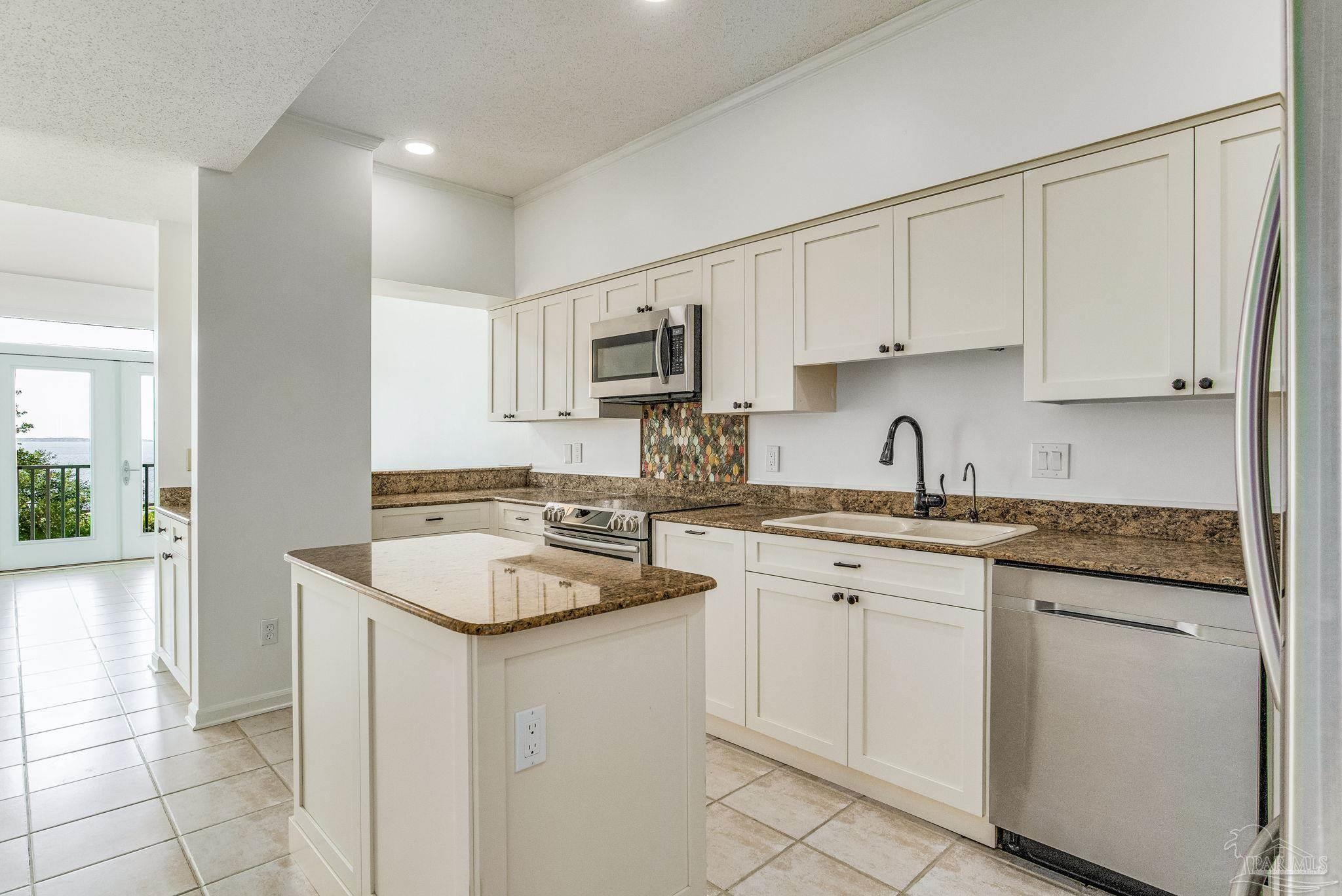 534 E Zarragossa St # 8