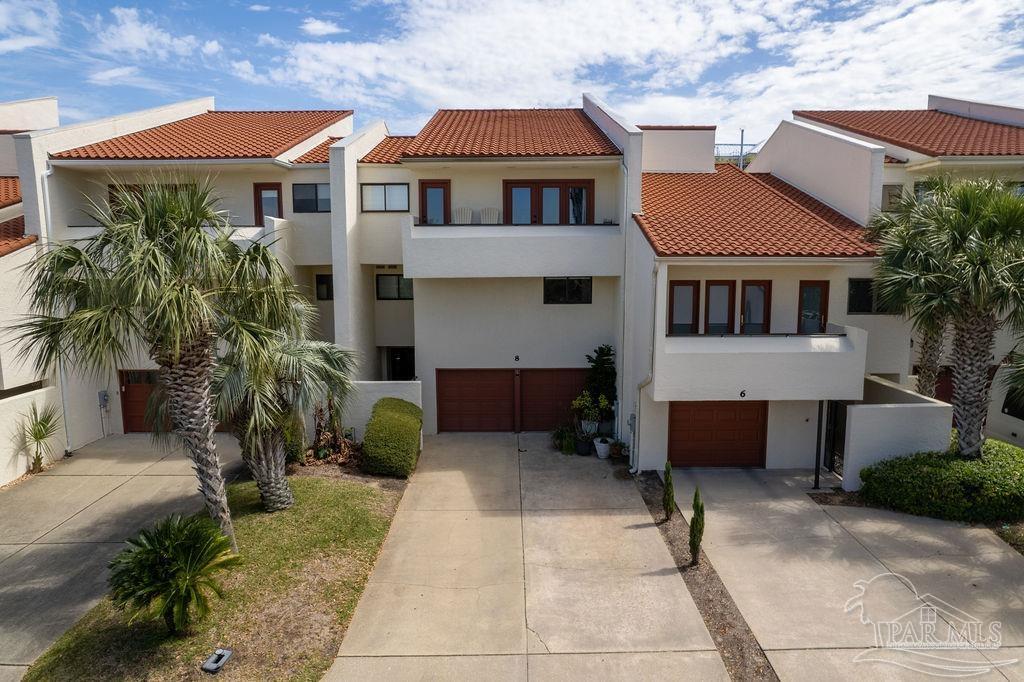 8 Port Royal Way