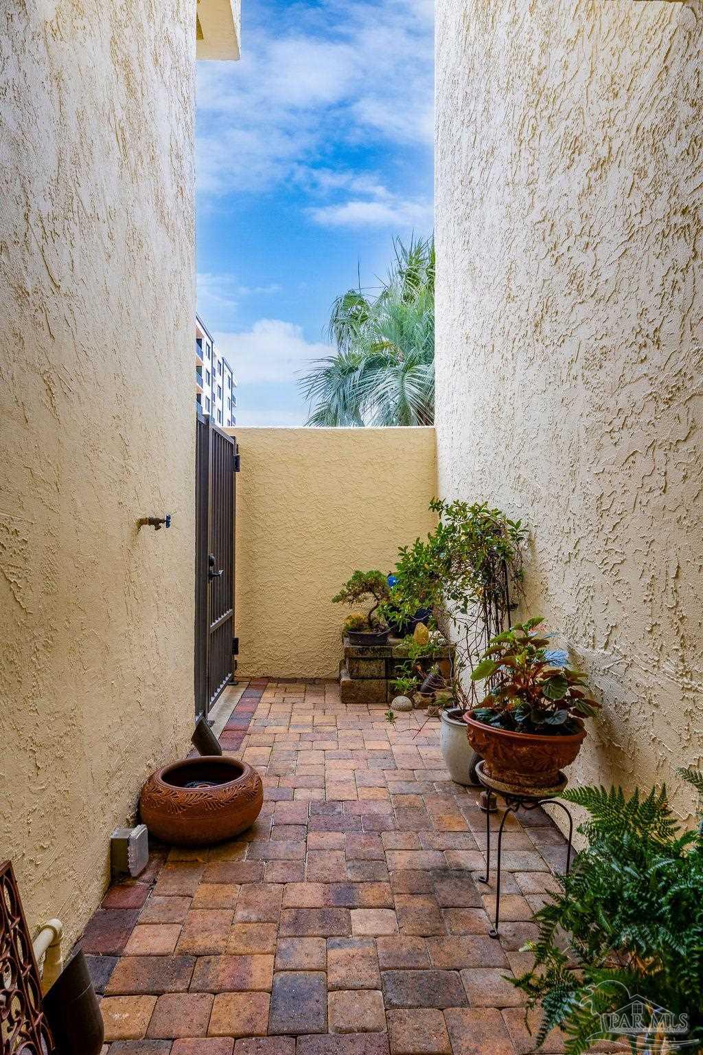 8 Port Royal Way