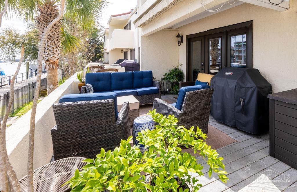 8 Port Royal Way