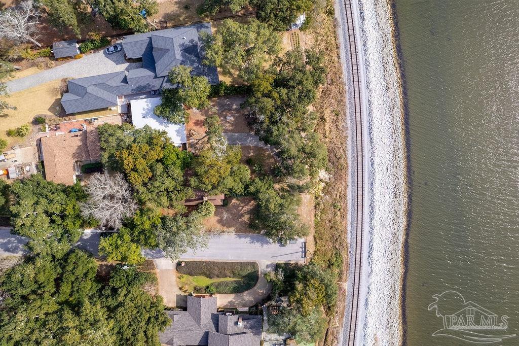 10 Pickens Ave