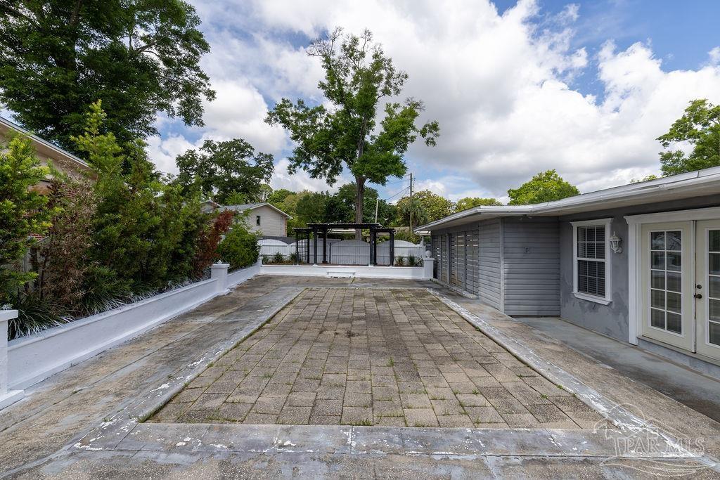 1227 Barcia Dr