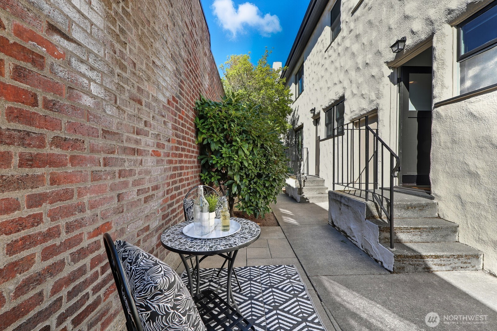 2205 Bigelow Avenue N Unit: 5