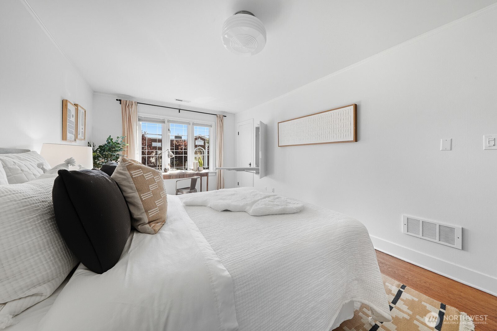 2205 Bigelow Avenue N Unit: 5