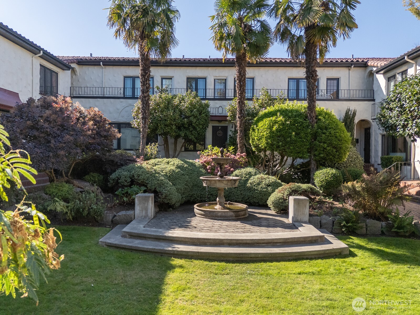 2205 Bigelow Avenue N Unit: 5