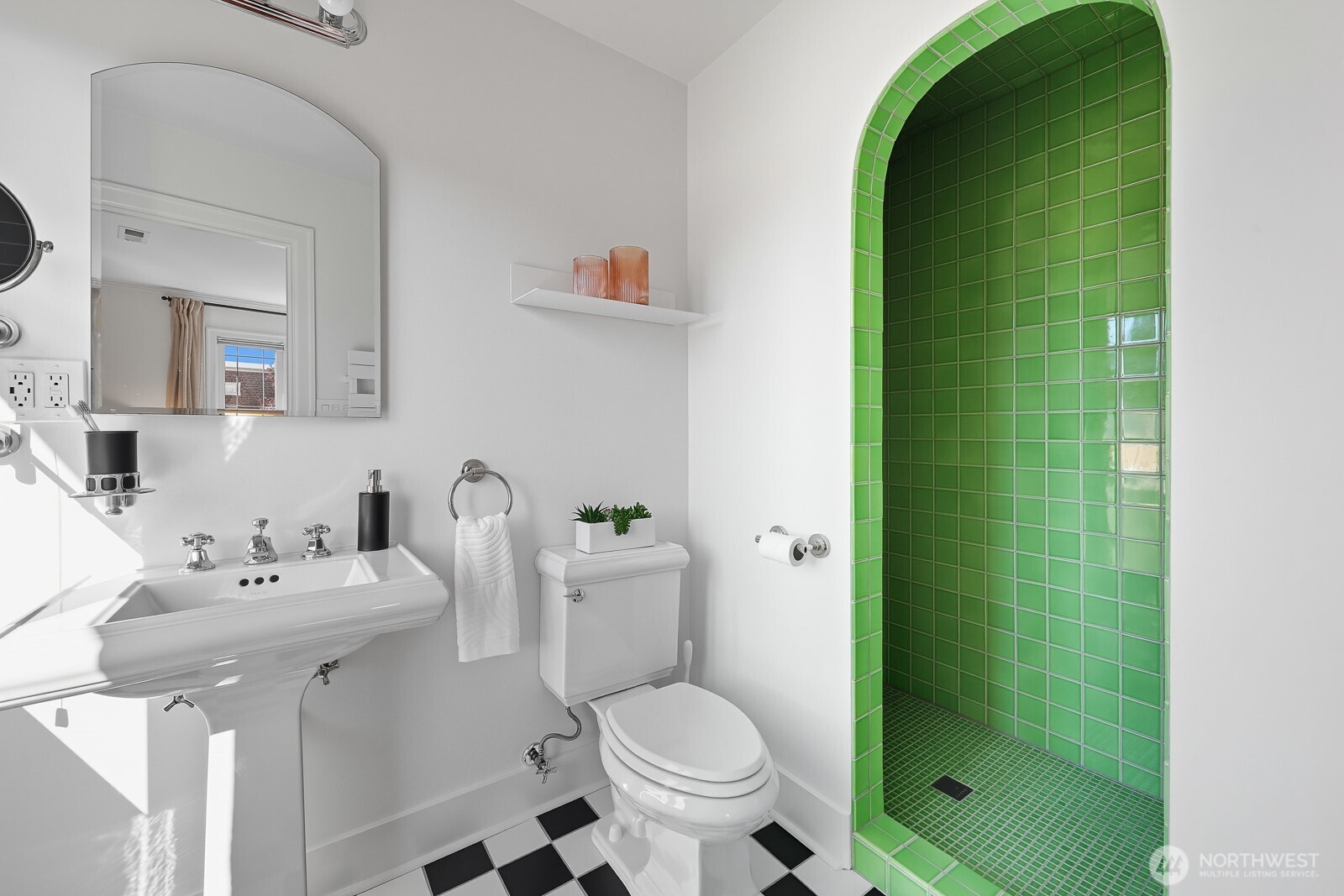 2205 Bigelow Avenue N Unit: 5