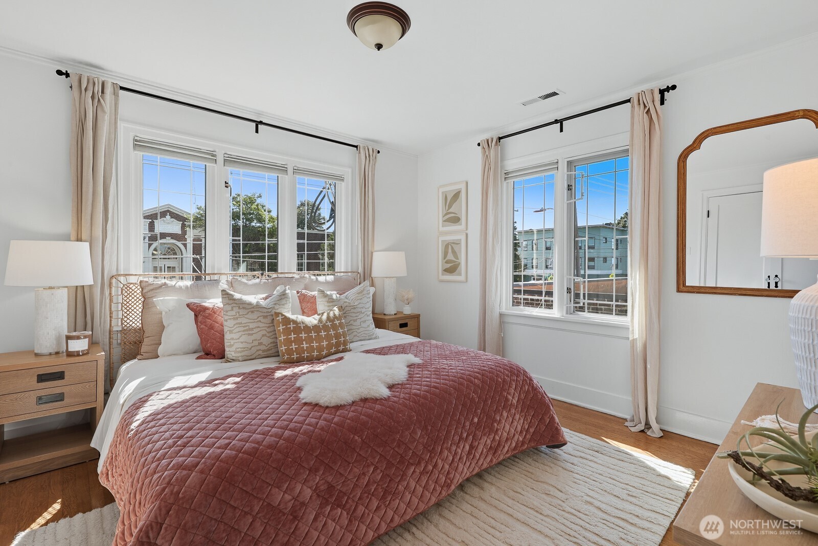 2205 Bigelow Avenue N Unit: 5