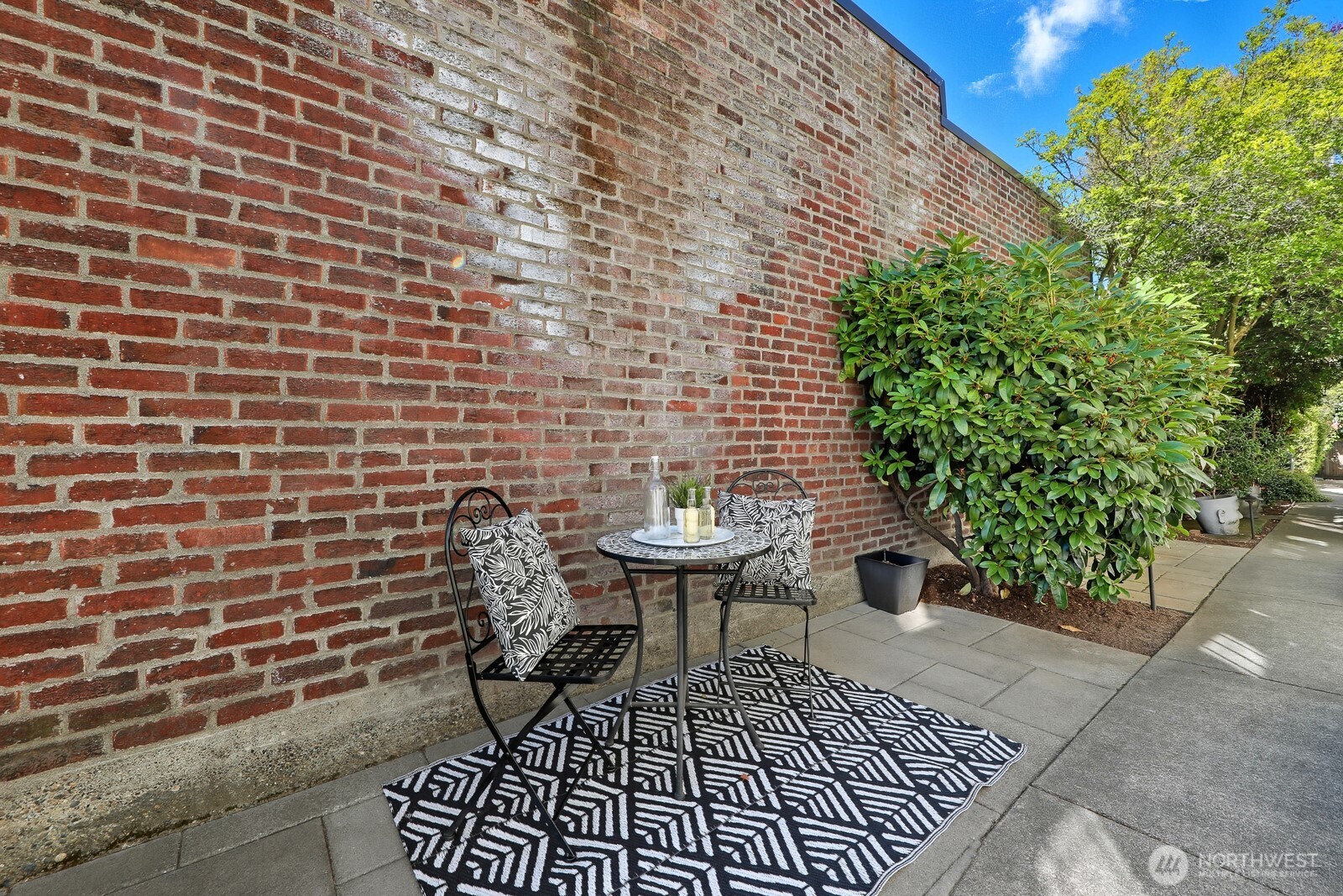 2205 Bigelow Avenue N Unit: 5