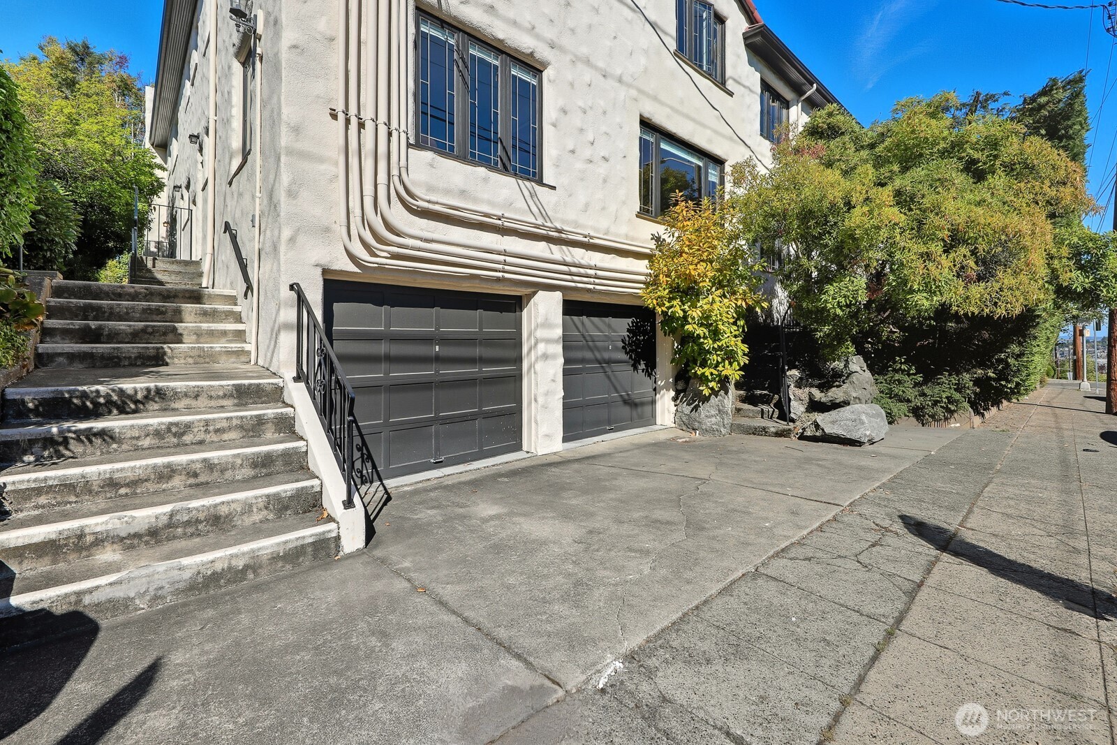 2205 Bigelow Avenue N Unit: 5