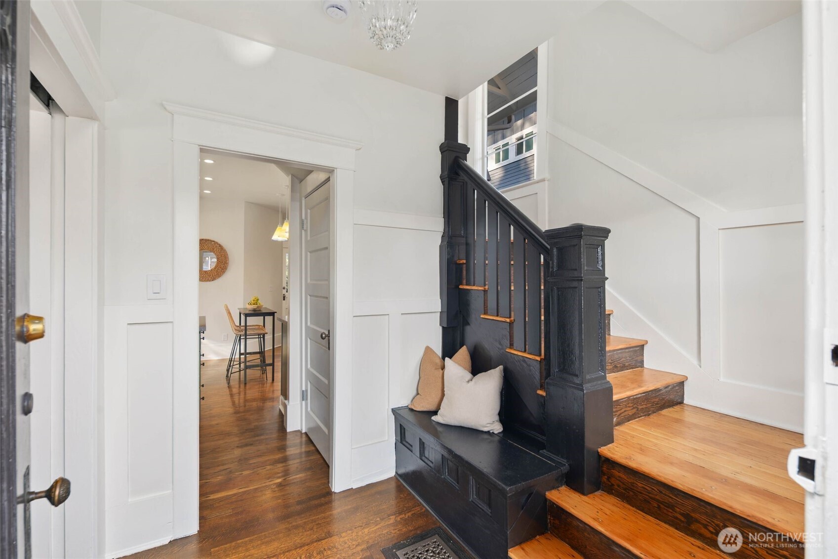 20 W McGraw Street