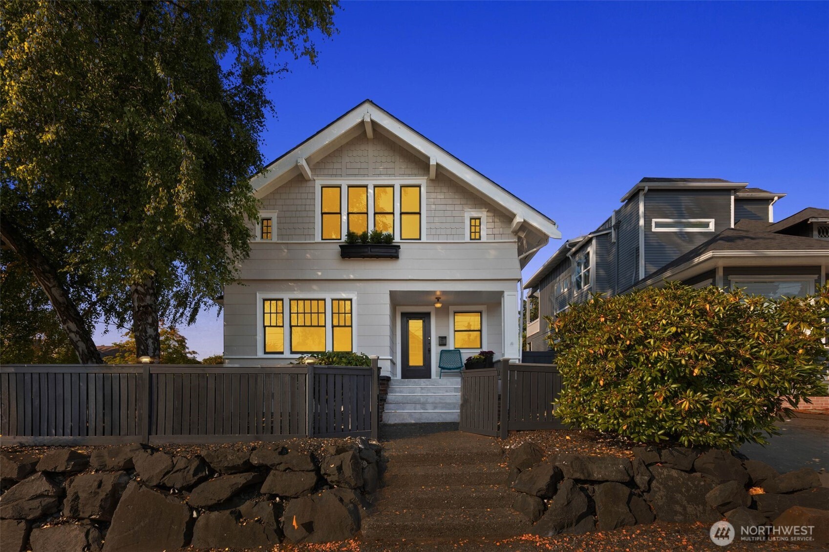 20 W McGraw Street