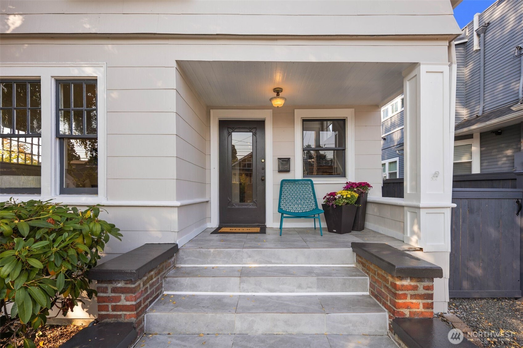 20 W McGraw Street