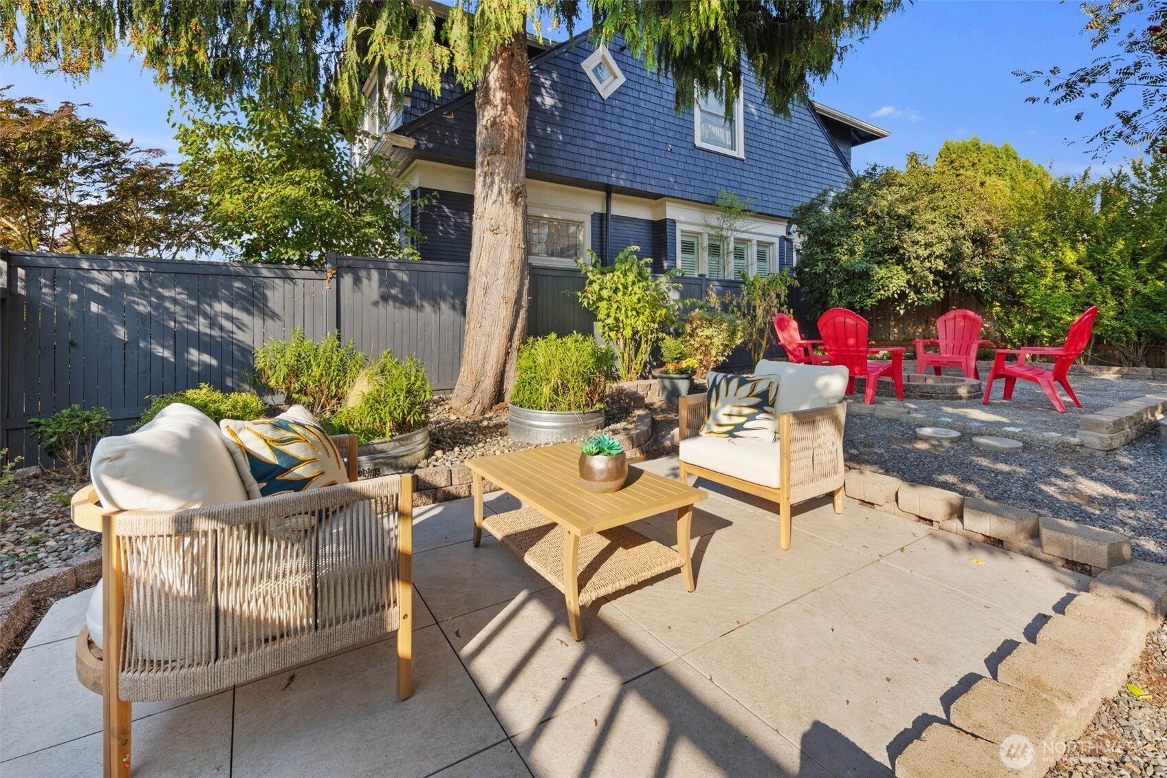 20 W McGraw Street