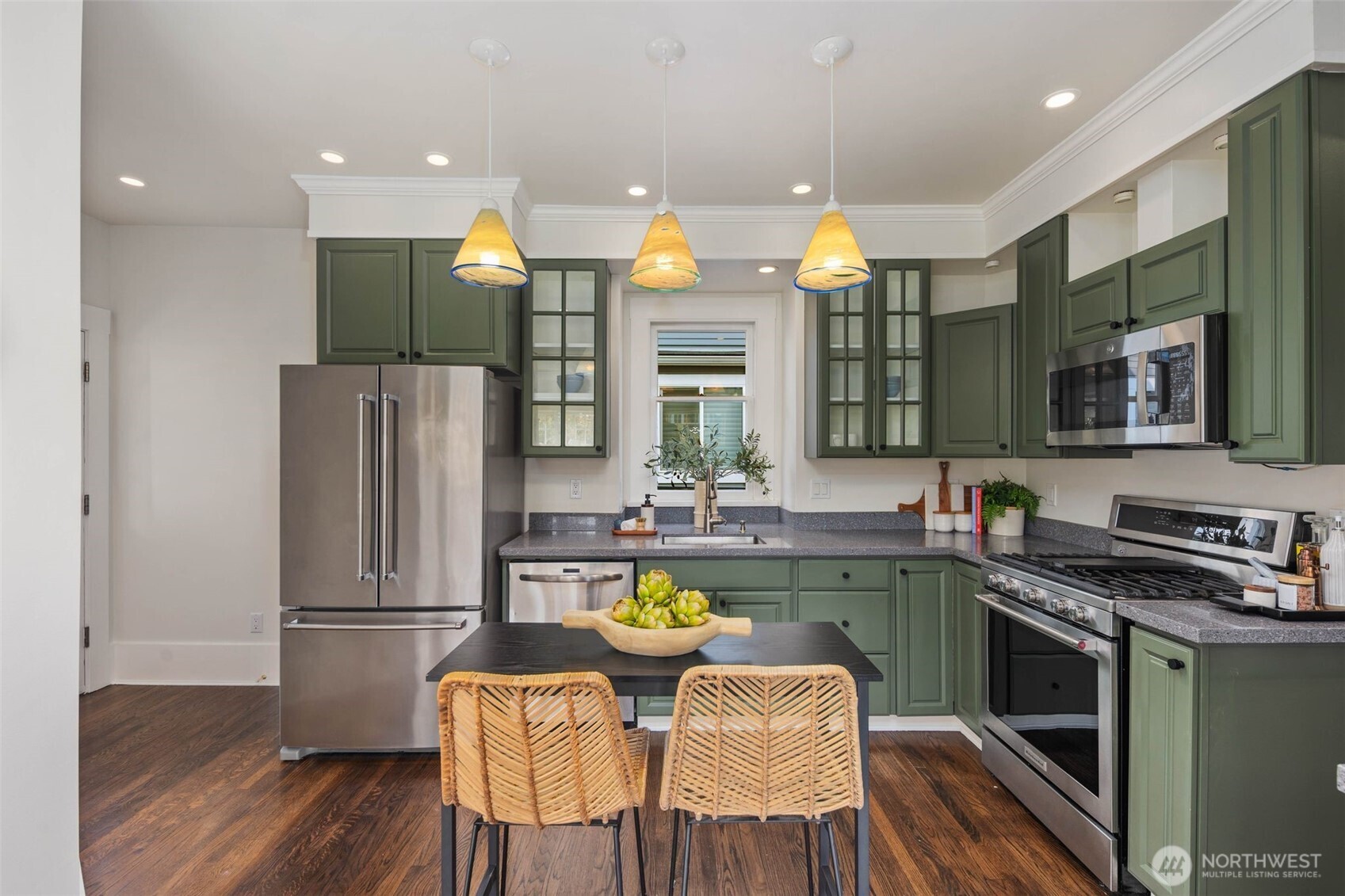 20 W McGraw Street
