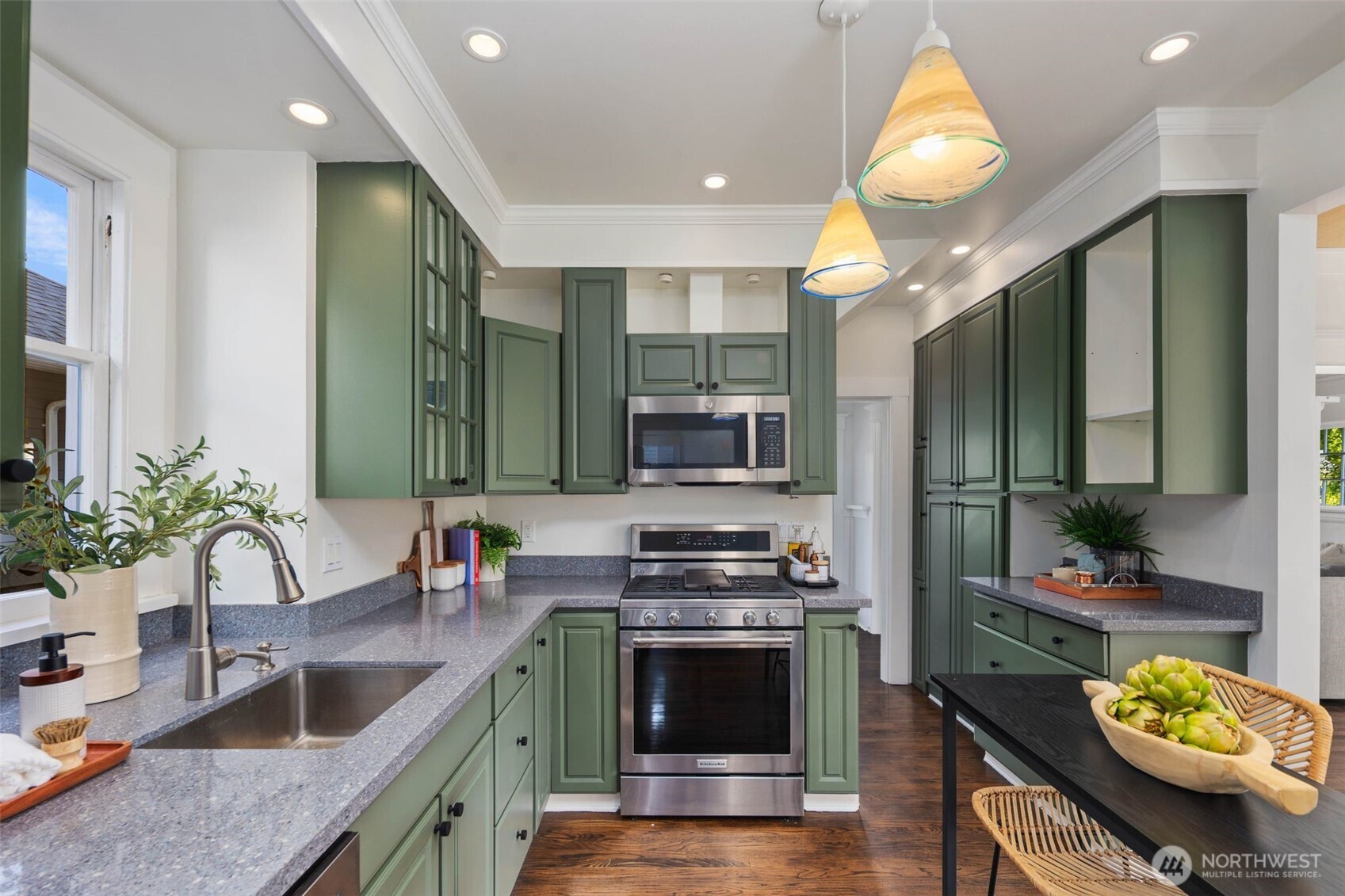 20 W McGraw Street