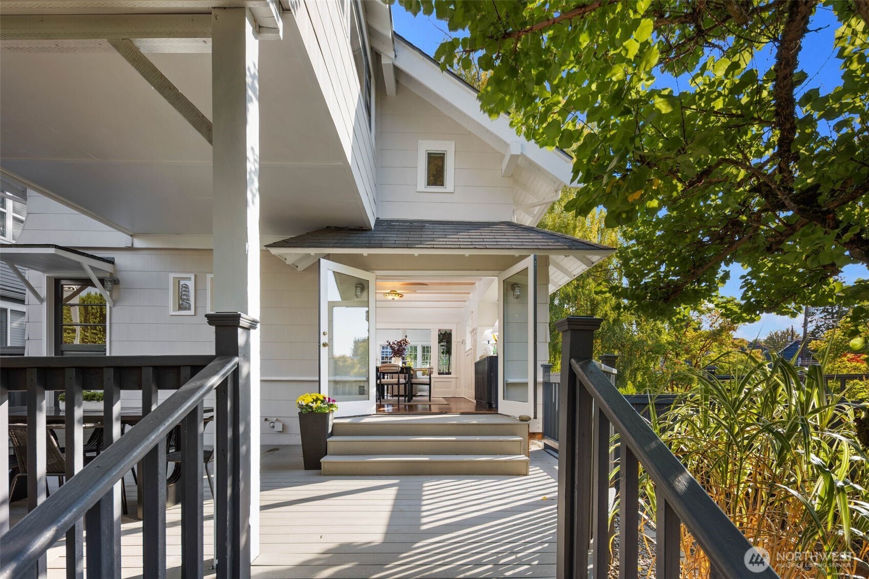 20 W McGraw Street