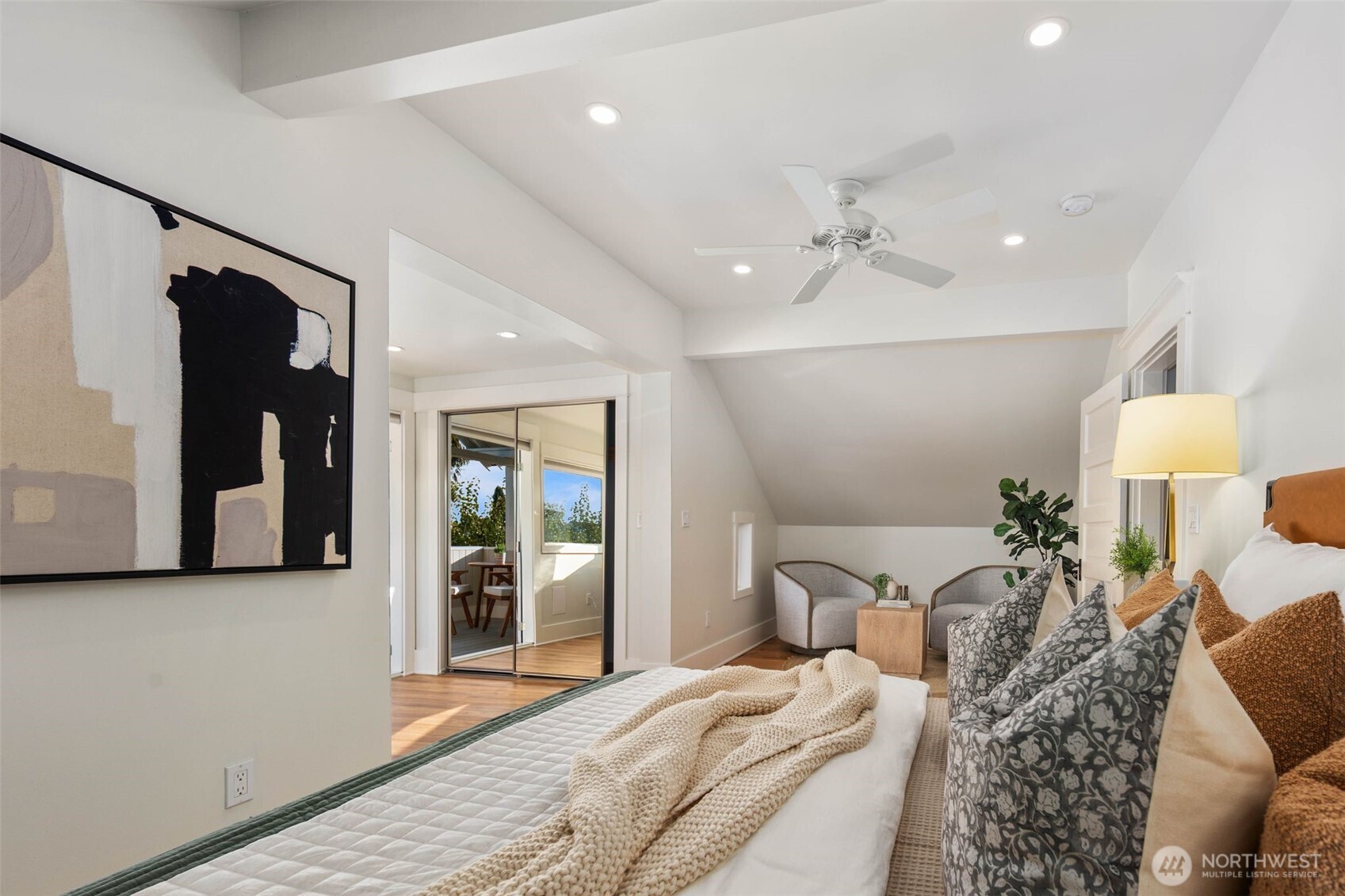 20 W McGraw Street