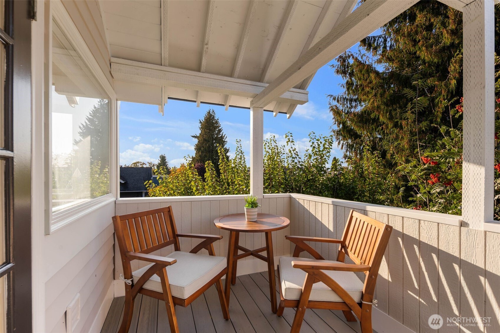 20 W McGraw Street