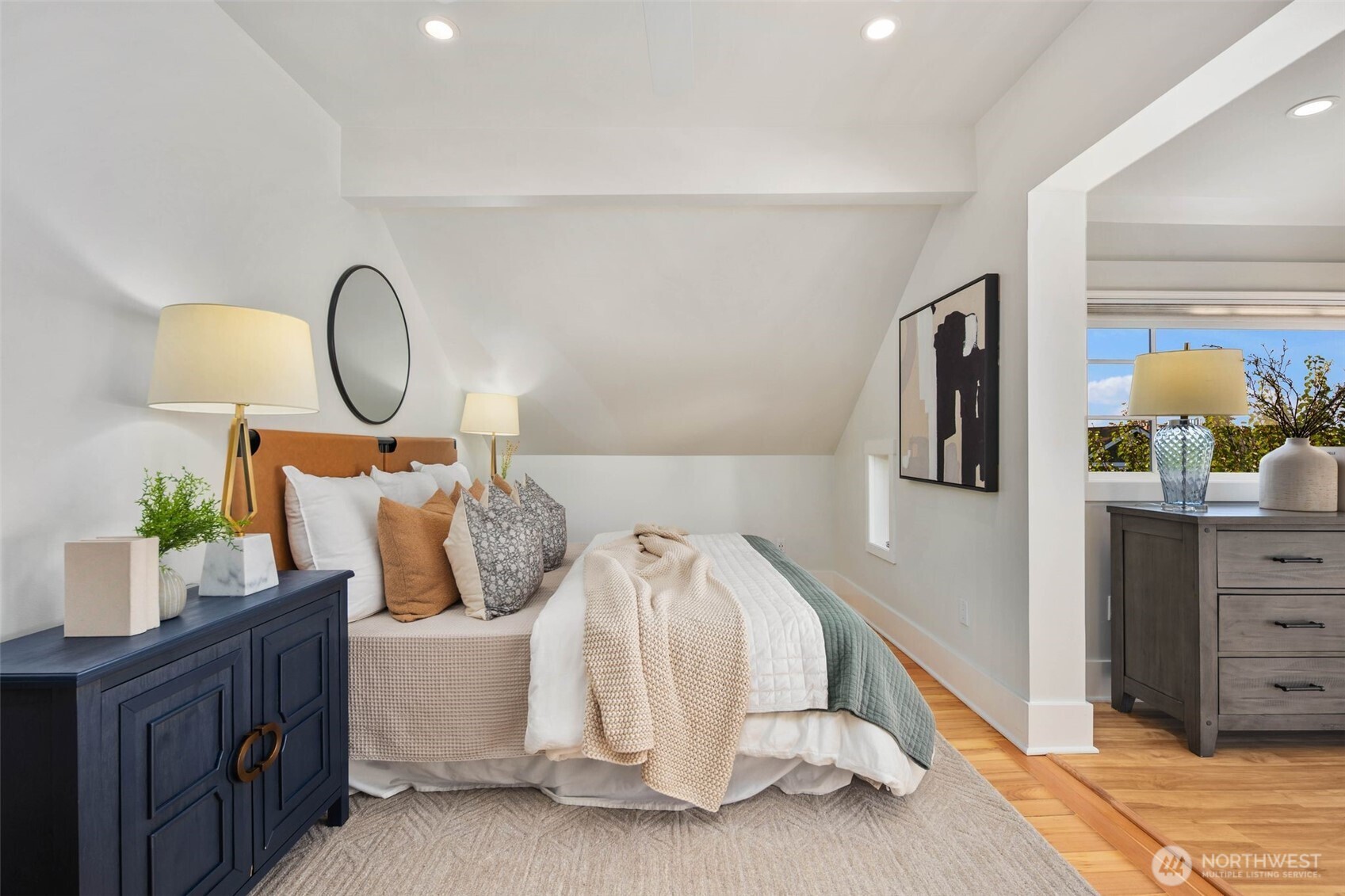 20 W McGraw Street