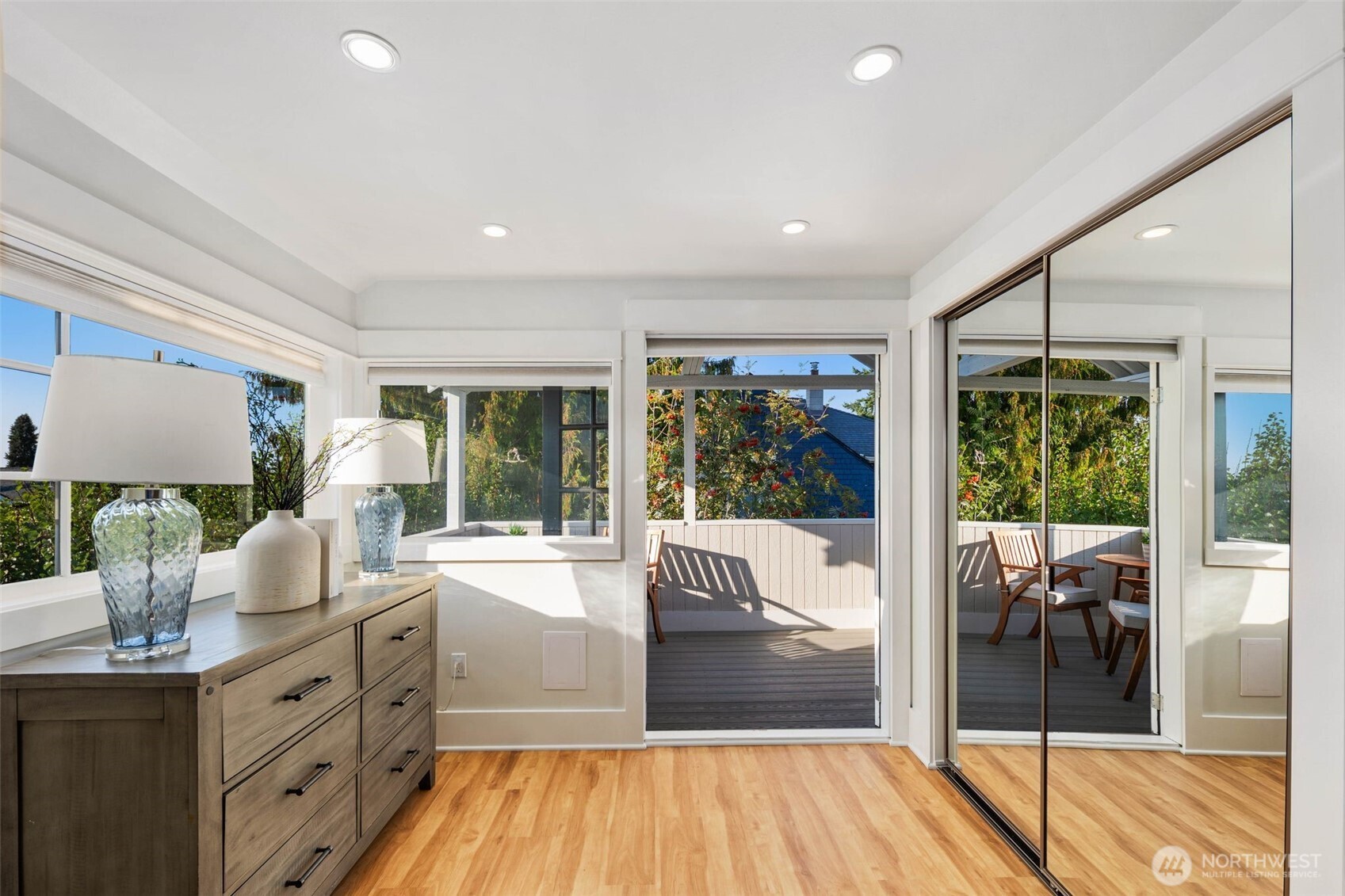 20 W McGraw Street