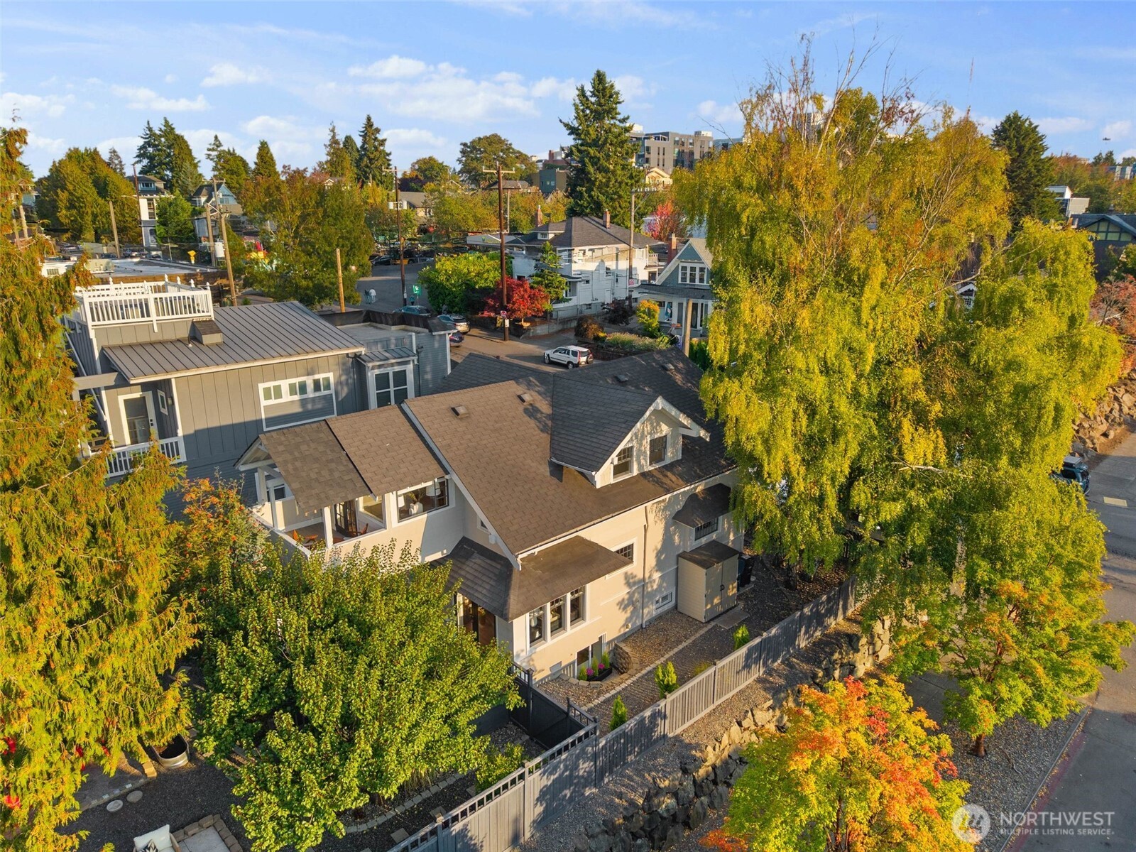 20 W McGraw Street
