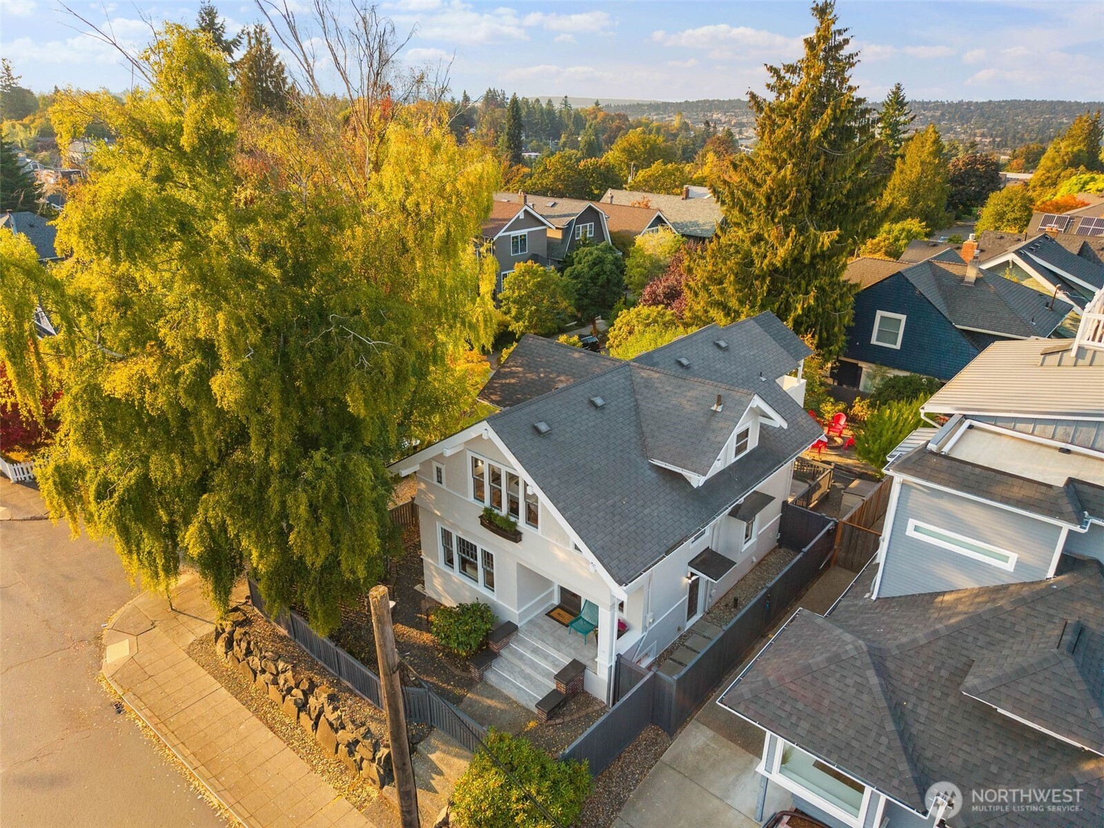 20 W McGraw Street
