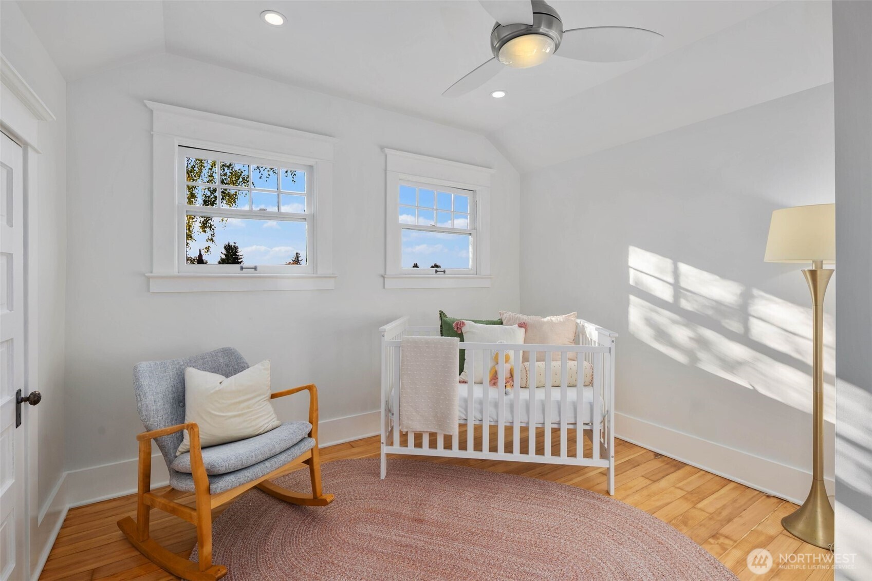 20 W McGraw Street
