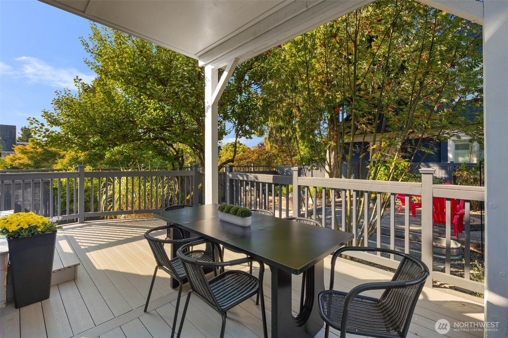 20 W McGraw Street