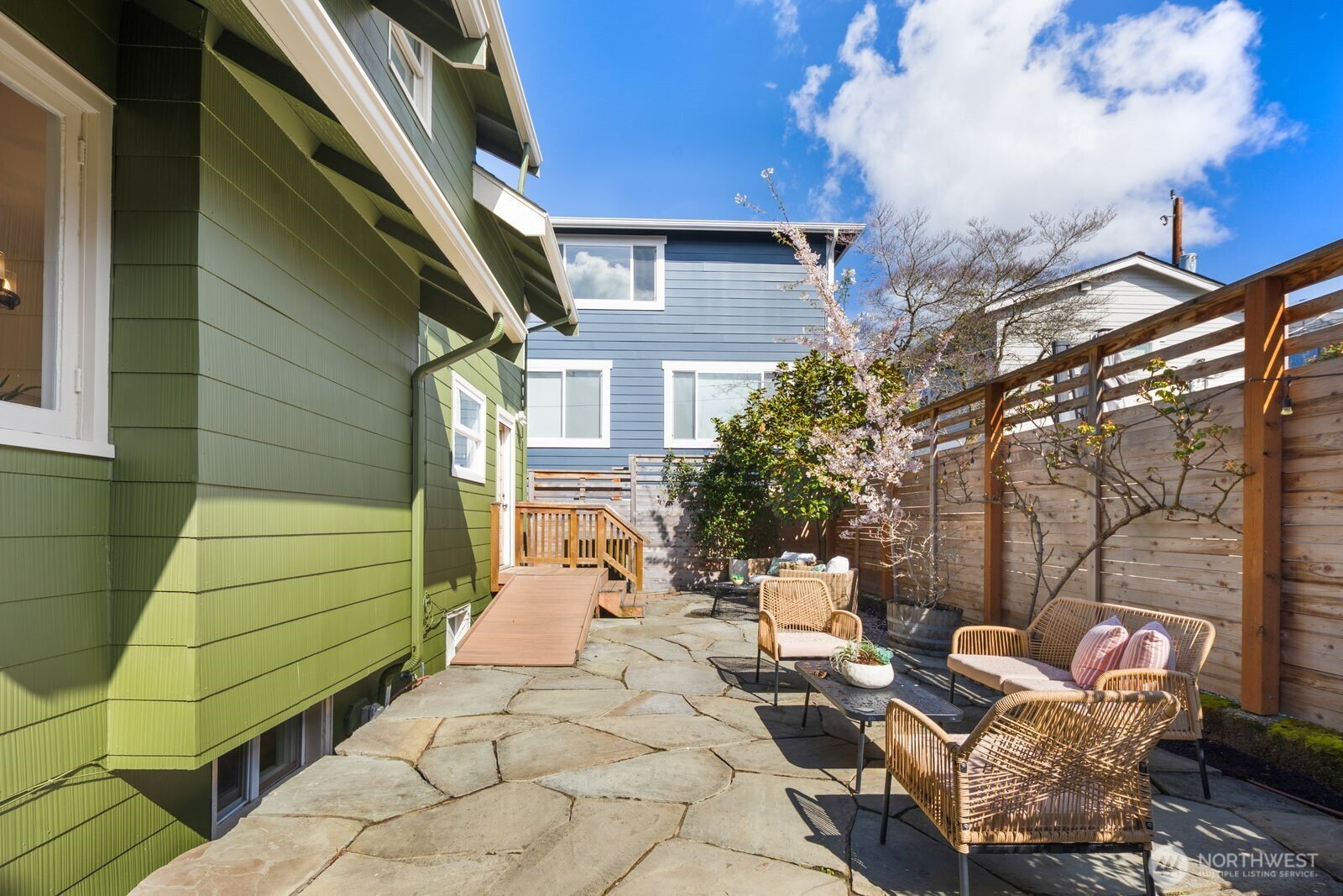 2556 10th Avenue W