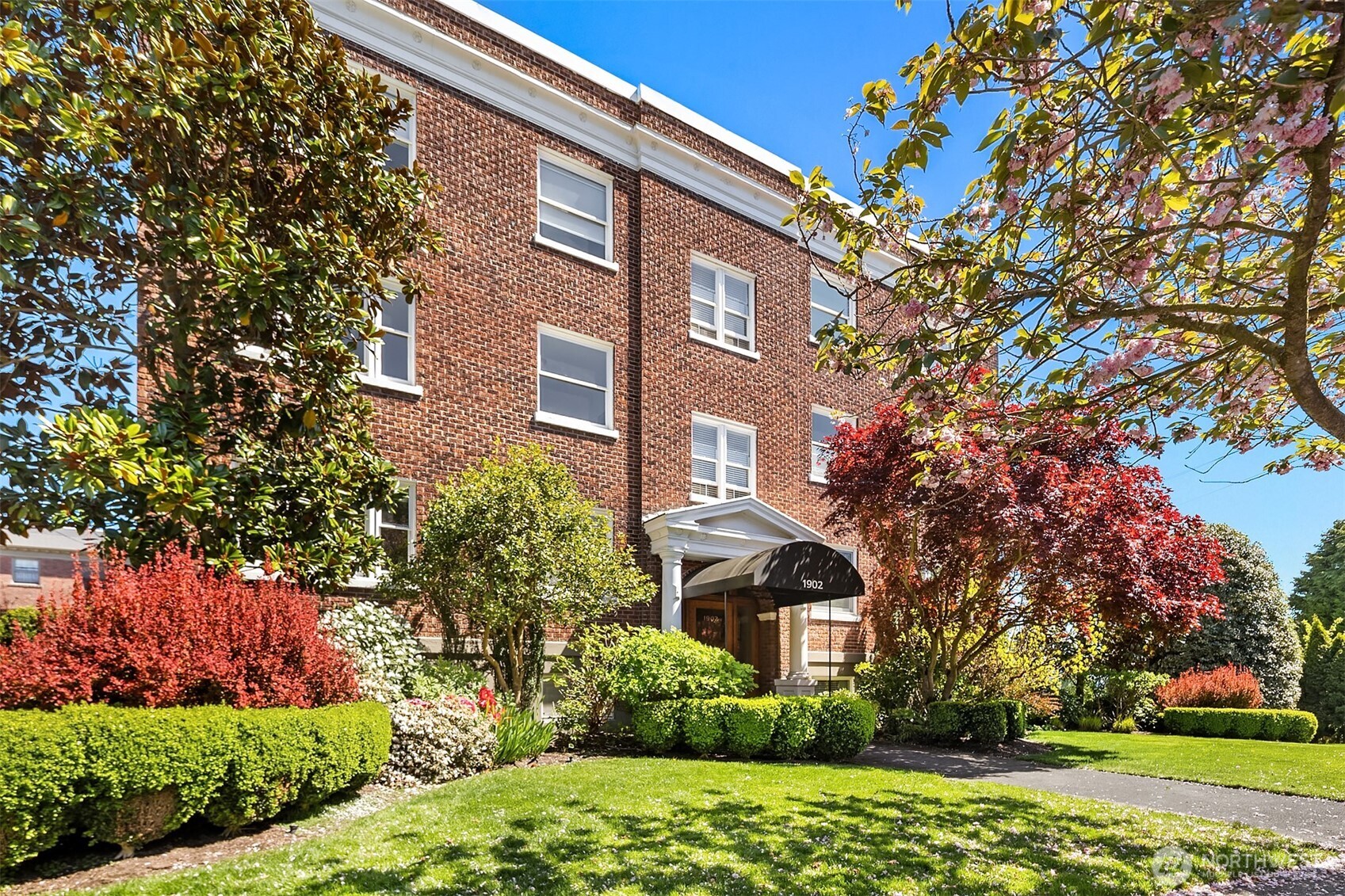 1902 Bigelow Avenue N Unit: 403