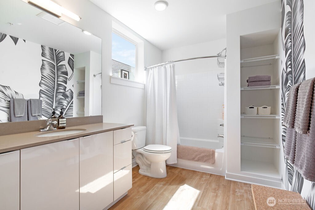 1601 N 45th Street Unit: 214