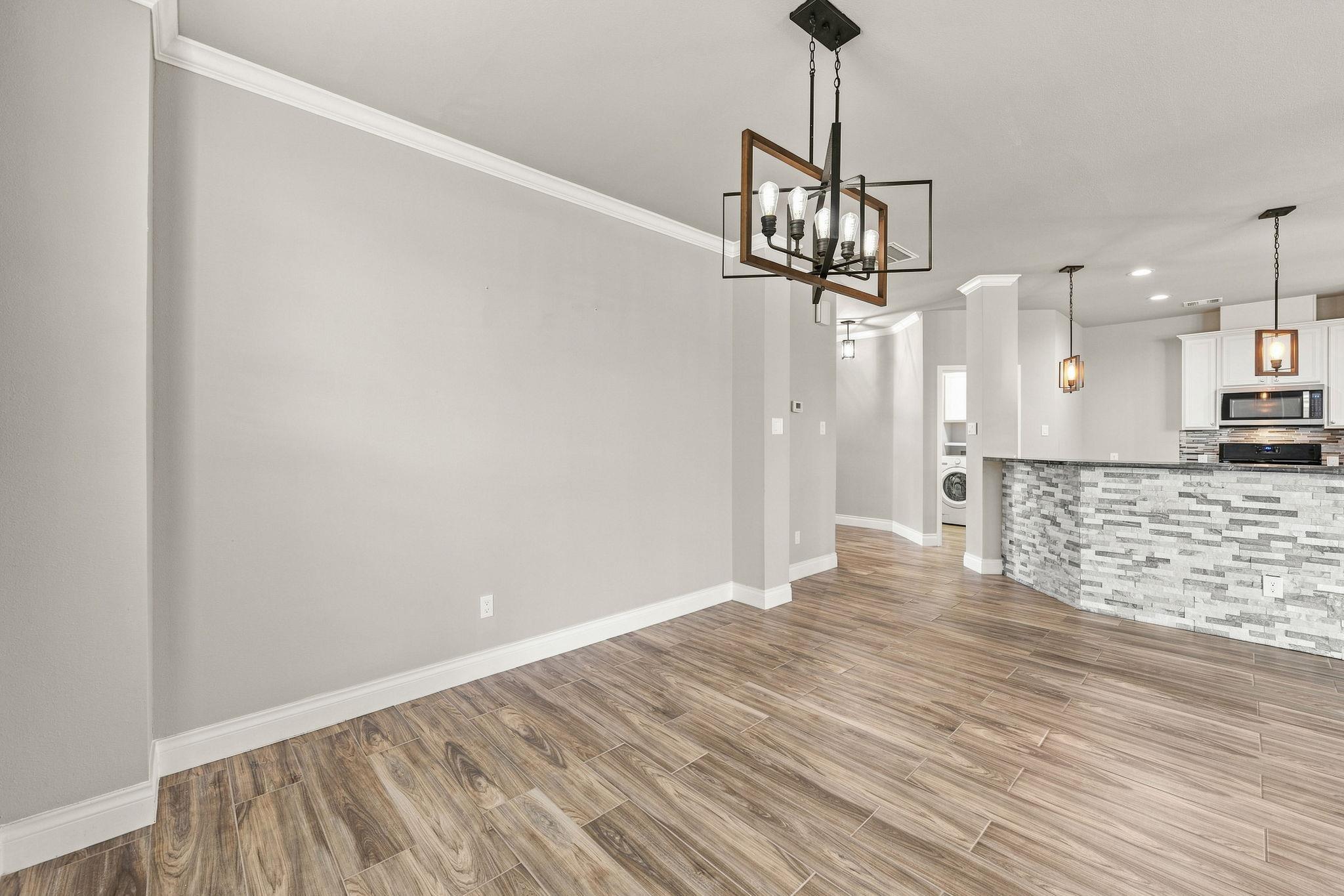 1600 Viki Lynn CT