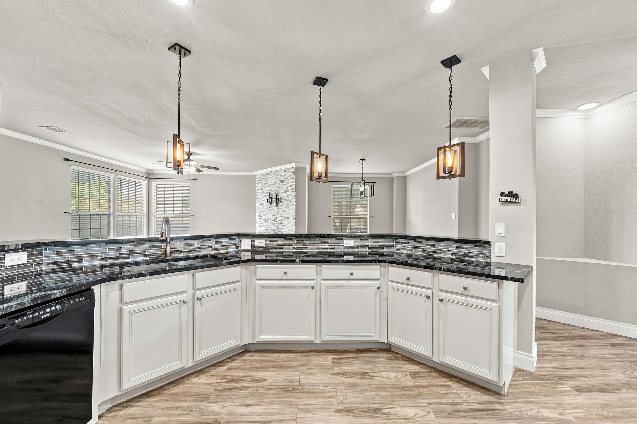 1600 Viki Lynn CT