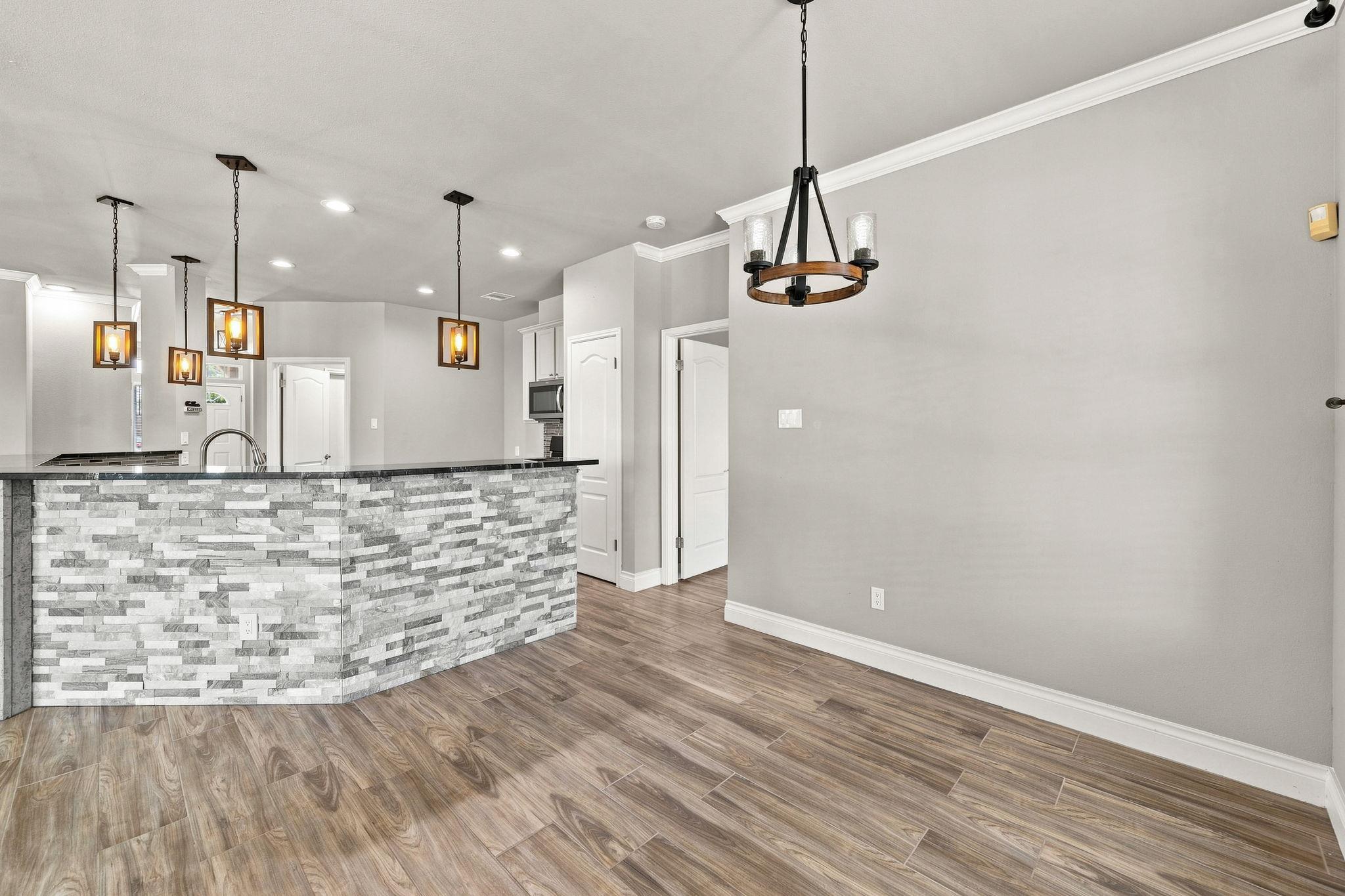 1600 Viki Lynn CT