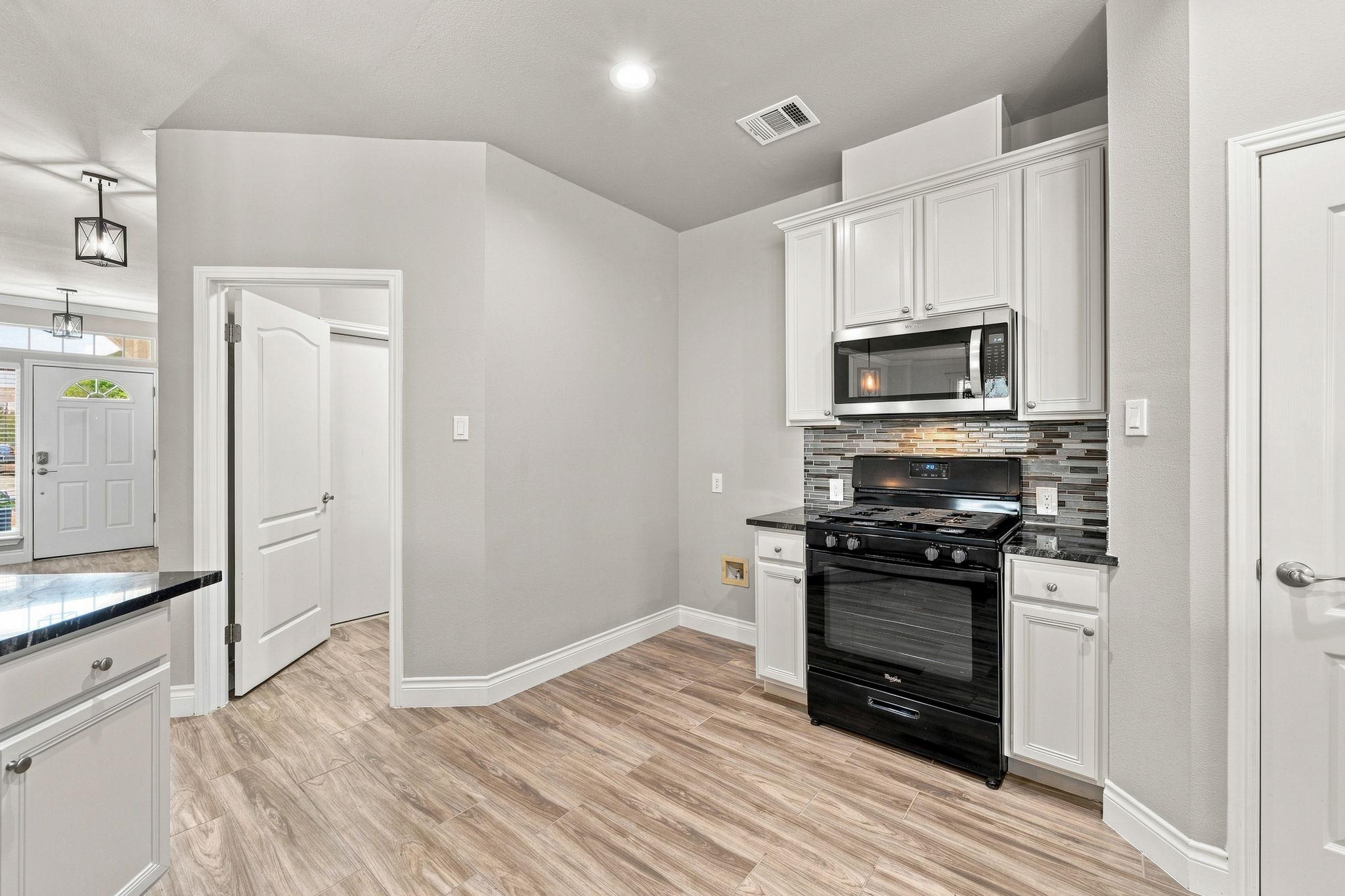 1600 Viki Lynn CT