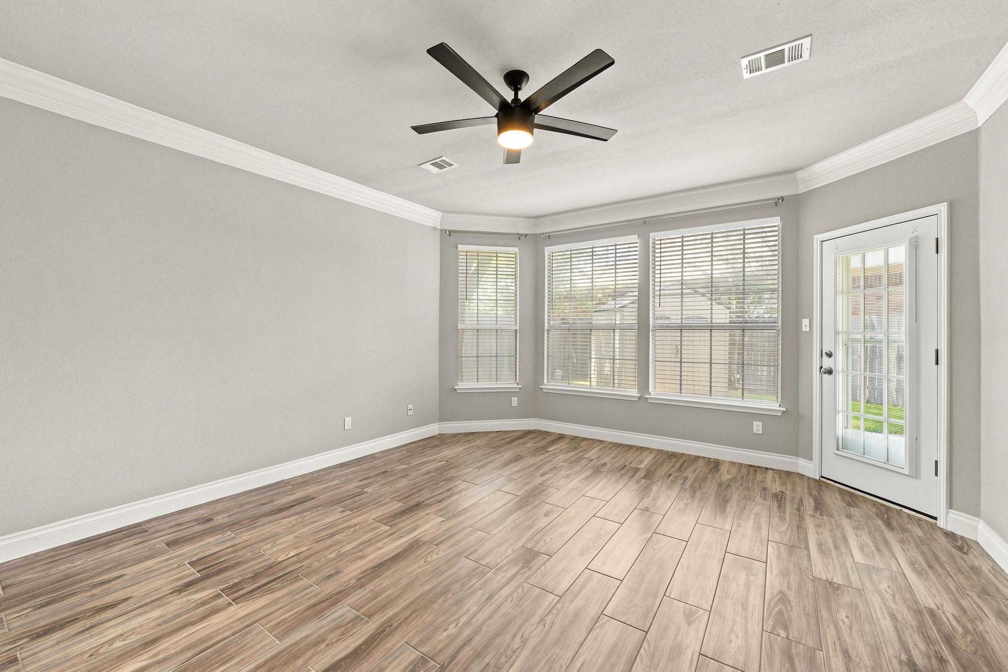 1600 Viki Lynn CT